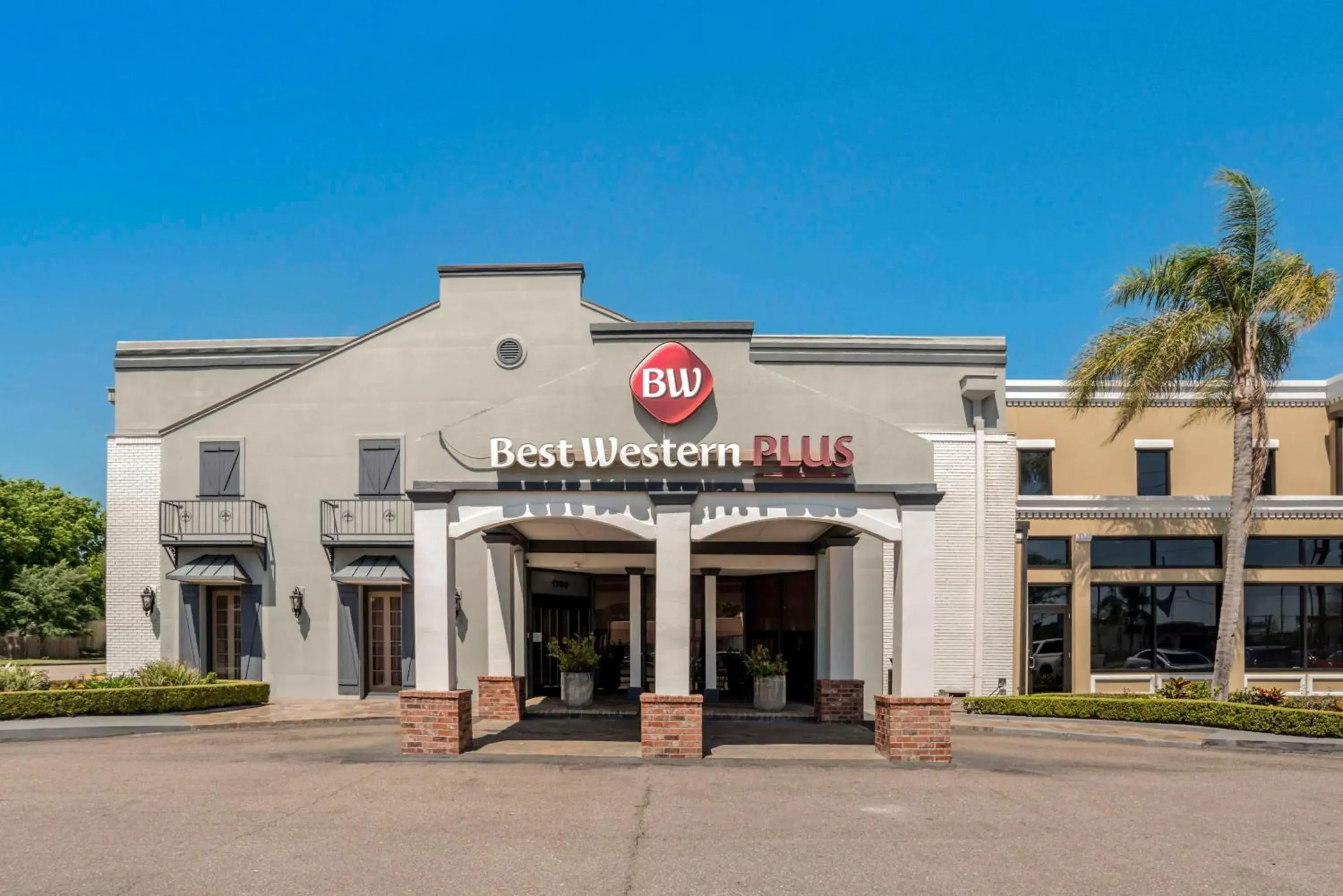 Property building in Best Western Plus Westbank Property building in Best Western Plus Westbank