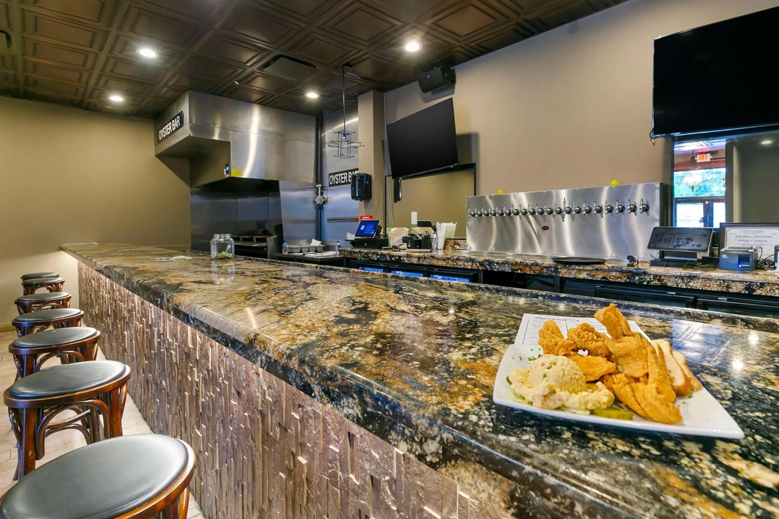 Restaurant/places to eat in Best Western Plus Westbank