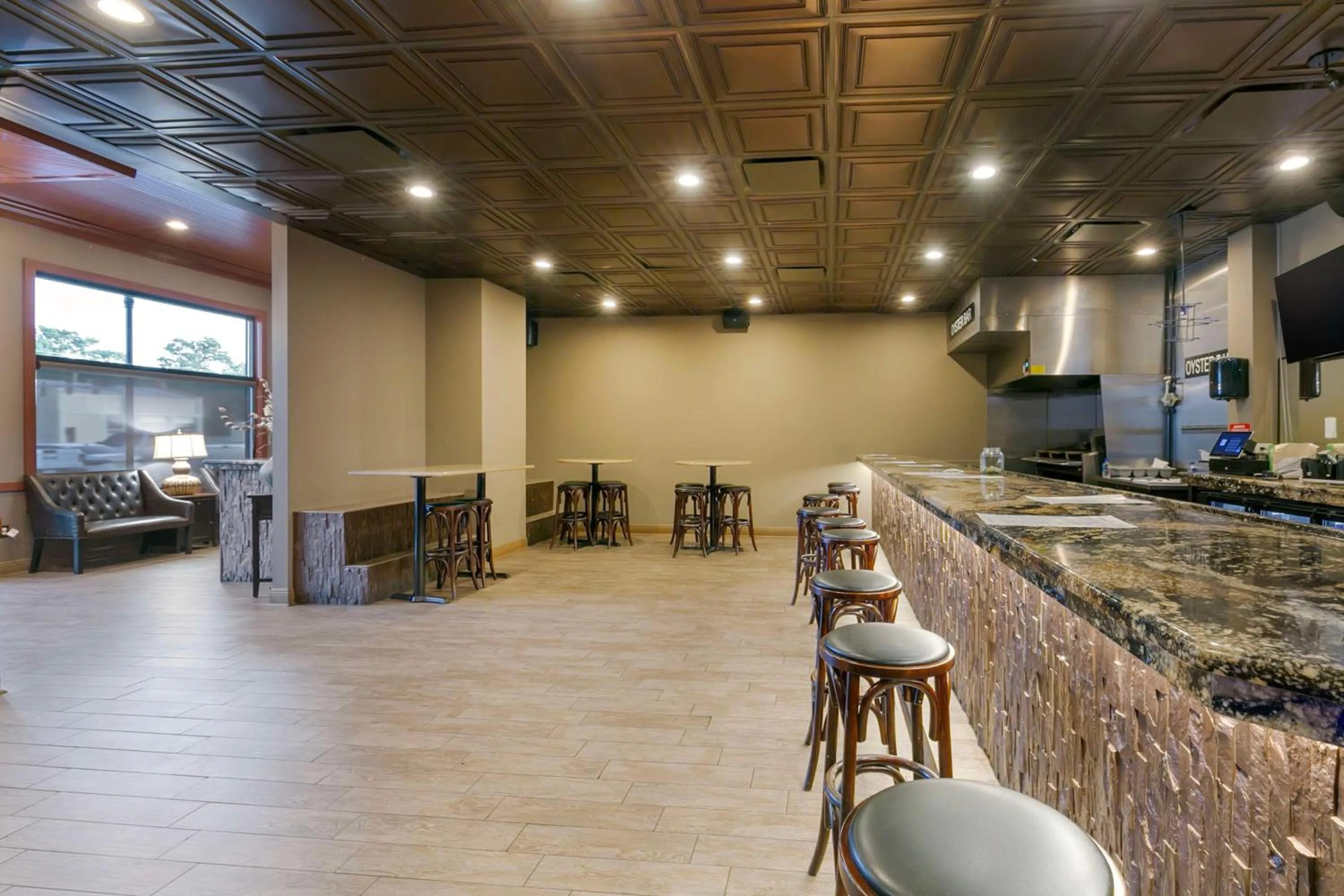 Restaurant/places to eat in Best Western Plus Westbank