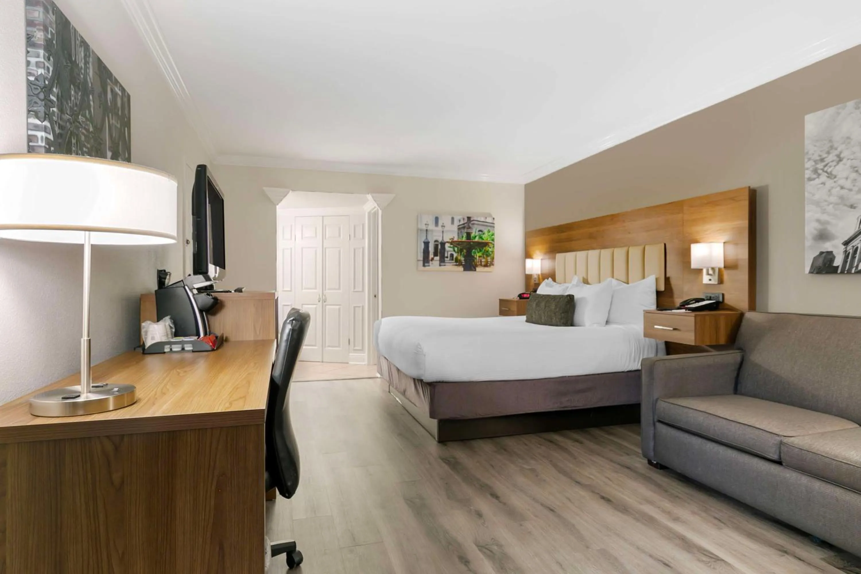 Bedroom, Bed in Best Western Plus Westbank