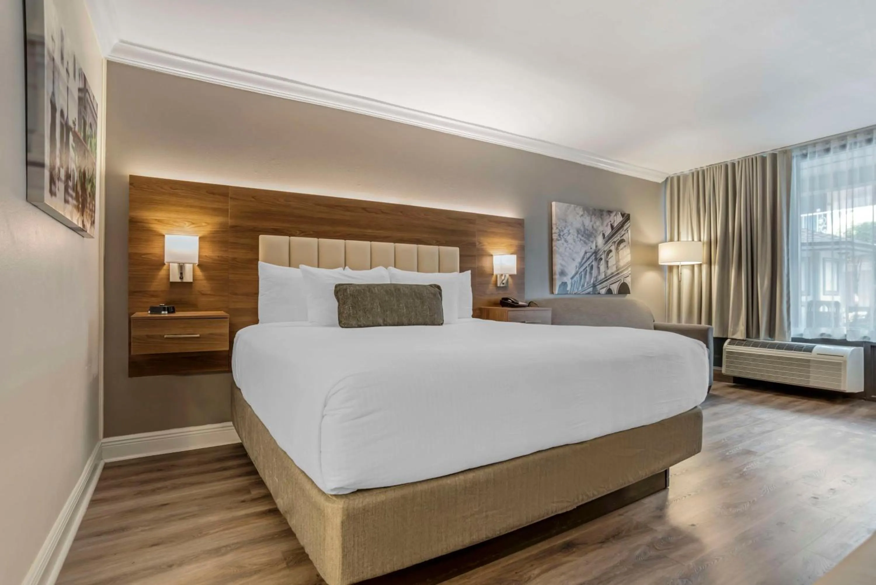 Bedroom, Bed in Best Western Plus Westbank