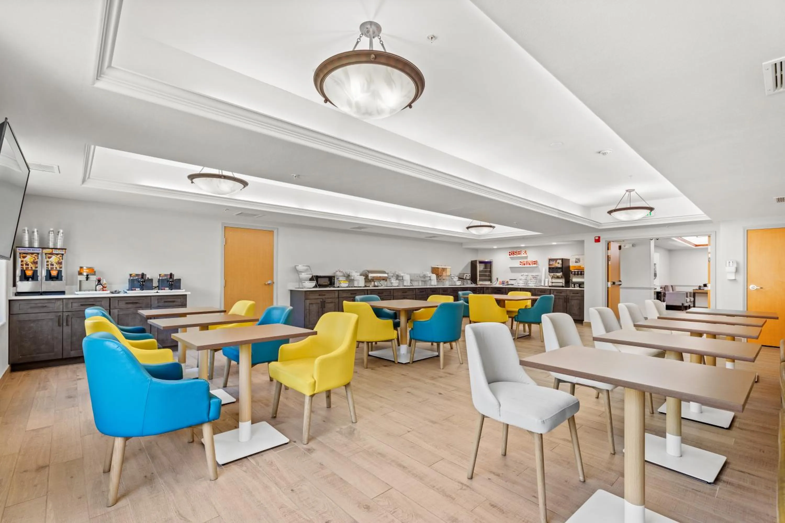 Breakfast in Comfort Inn & Suites Glenwood Springs On The River