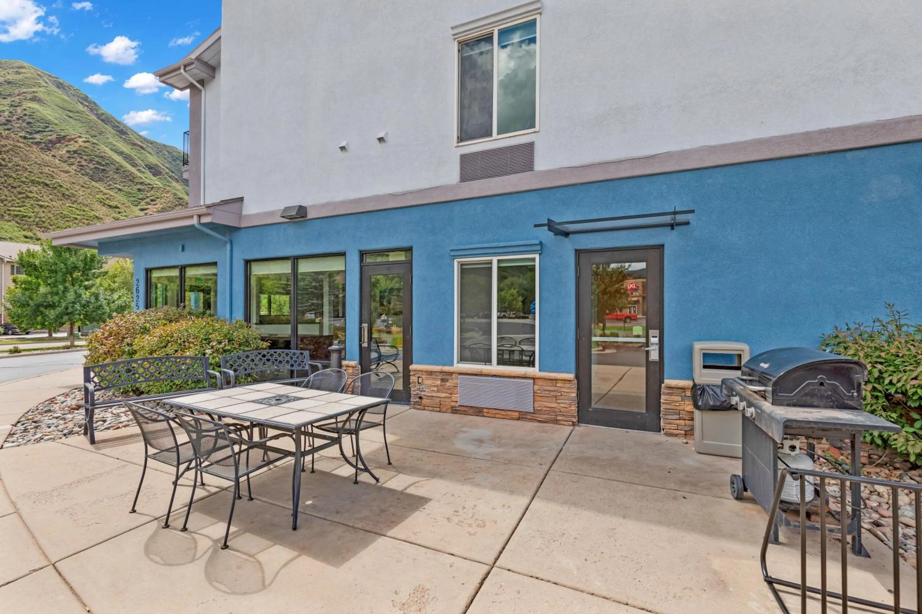 Patio in Comfort Inn & Suites Glenwood Springs On The River