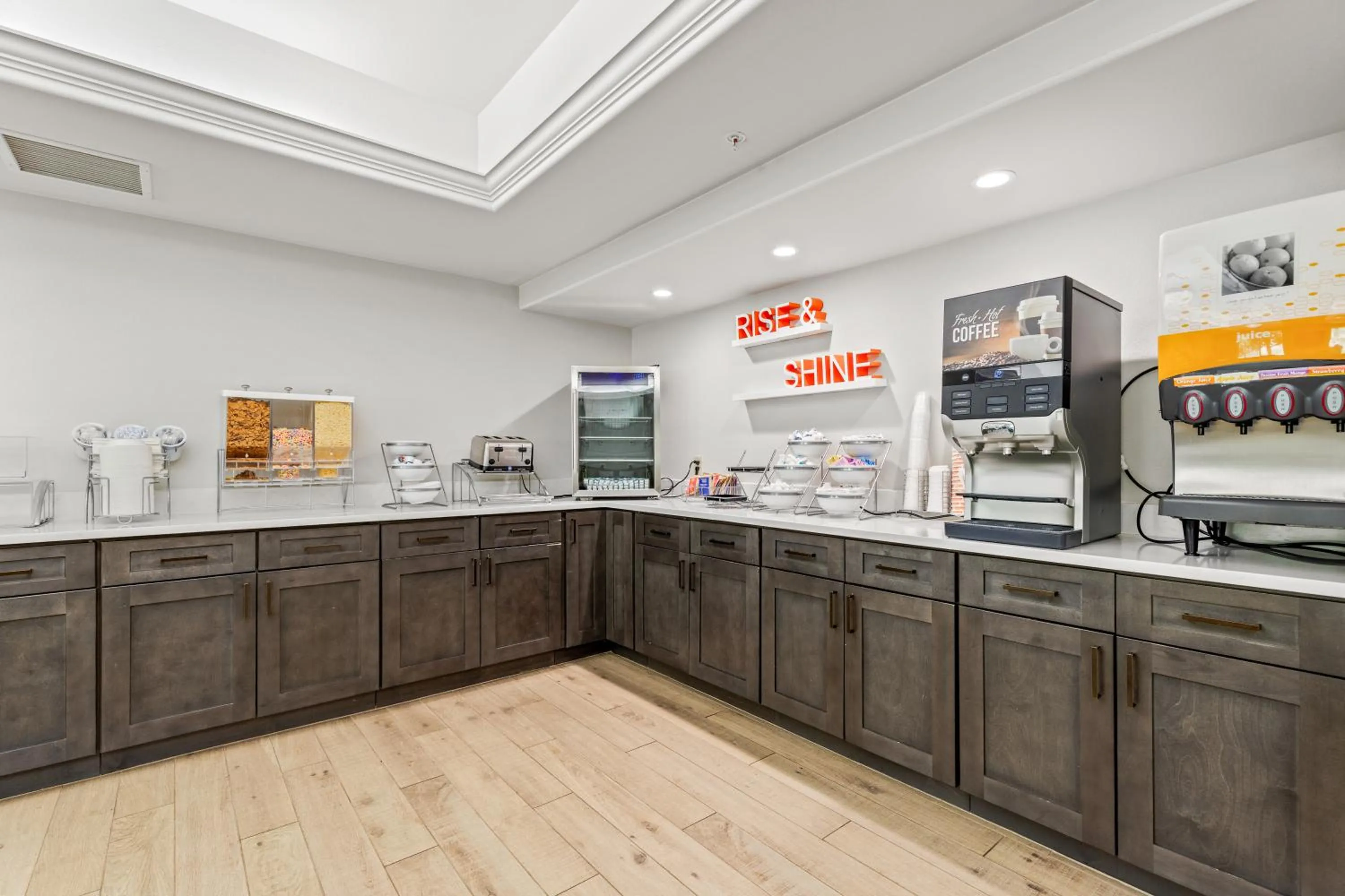 Breakfast in Comfort Inn & Suites Glenwood Springs On The River