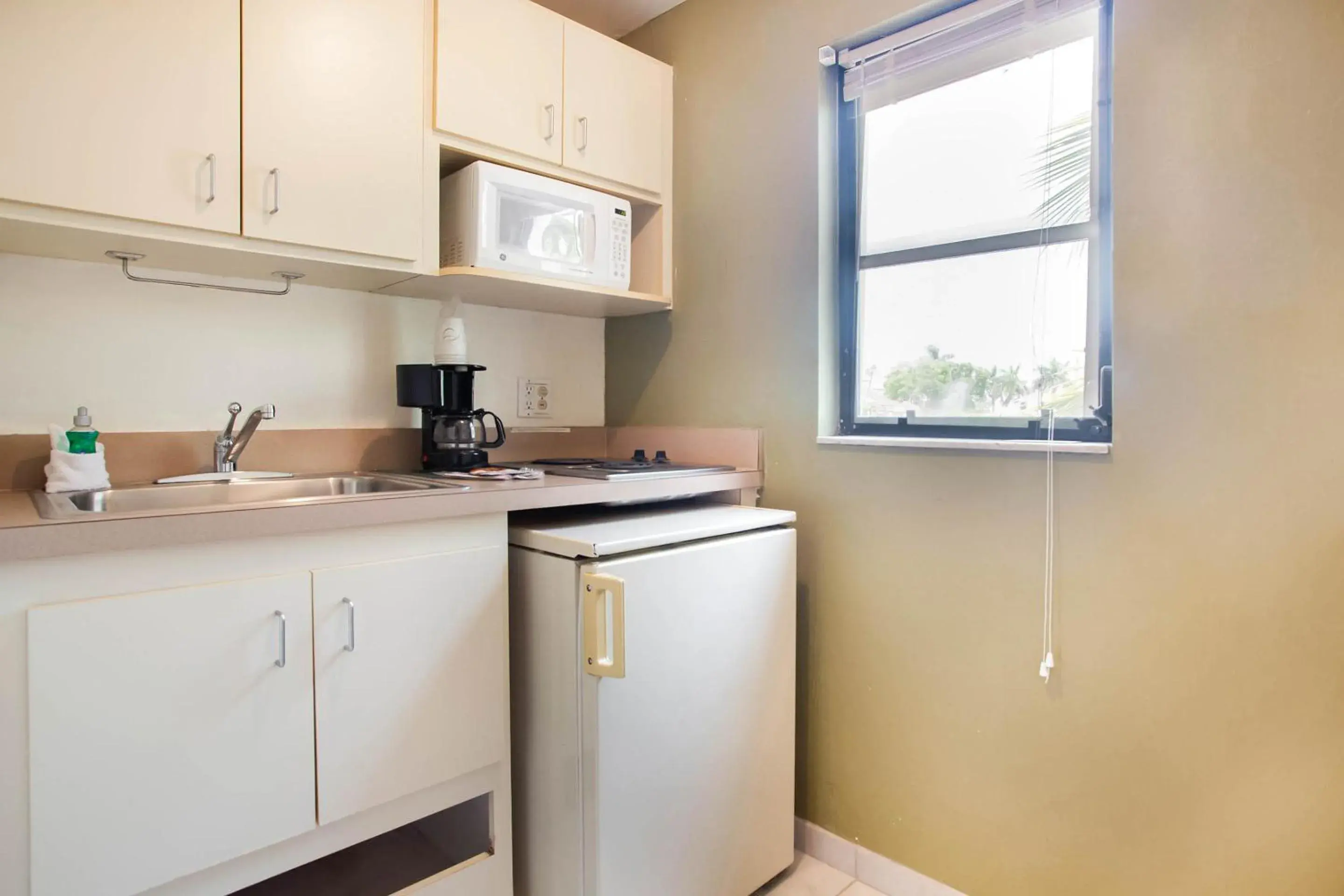 Kitchen or kitchenette, Kitchen/Kitchenette in OYO Waterfront Hotel- Cape Coral Fort Myers, FL