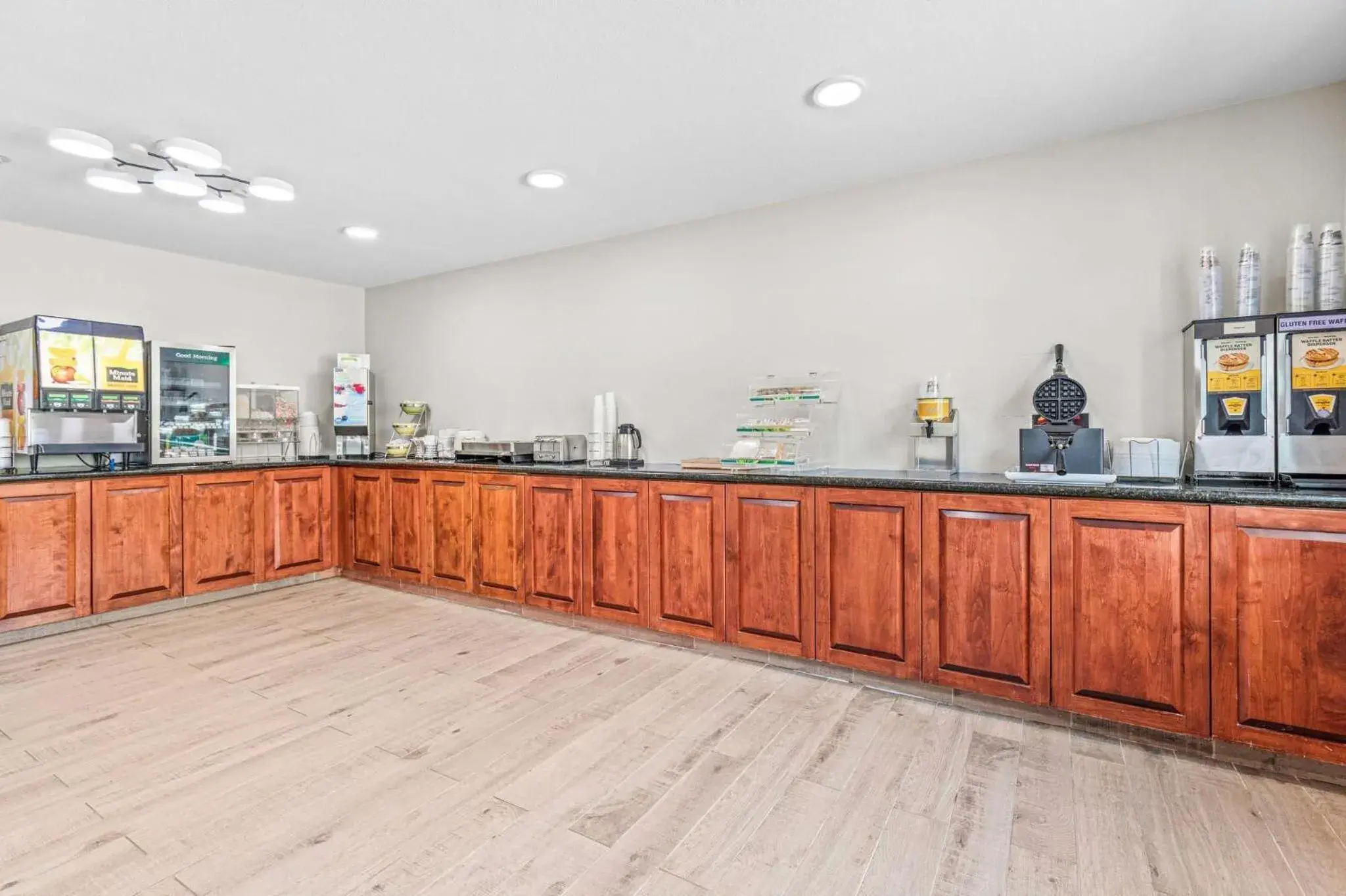 Breakfast in Quality Inn & Suites On The River Breakfast in Quality Inn & Suites On The River