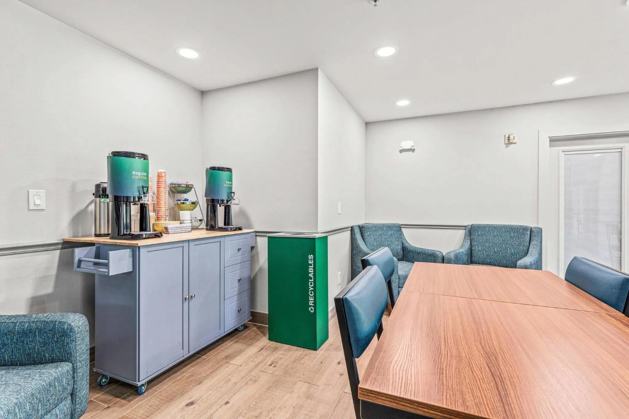 Breakfast in Quality Inn & Suites On The River