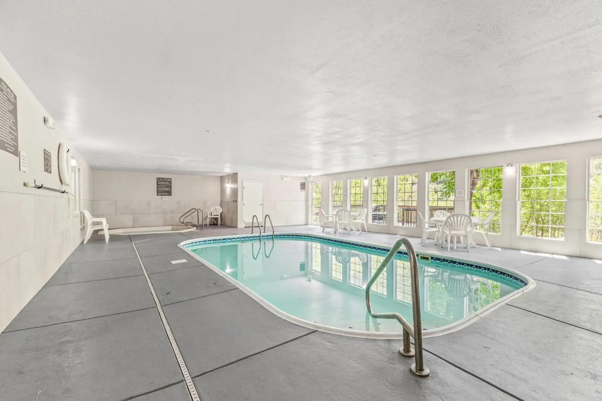 Swimming pool in Quality Inn & Suites On The River Swimming pool in Quality Inn & Suites On The River