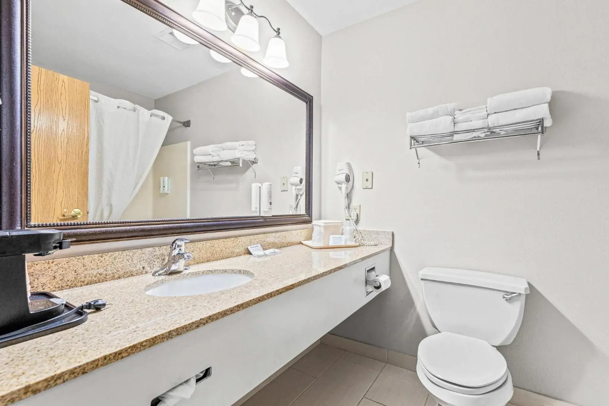 Bedroom in Quality Inn & Suites On The River Bedroom in Quality Inn & Suites On The River