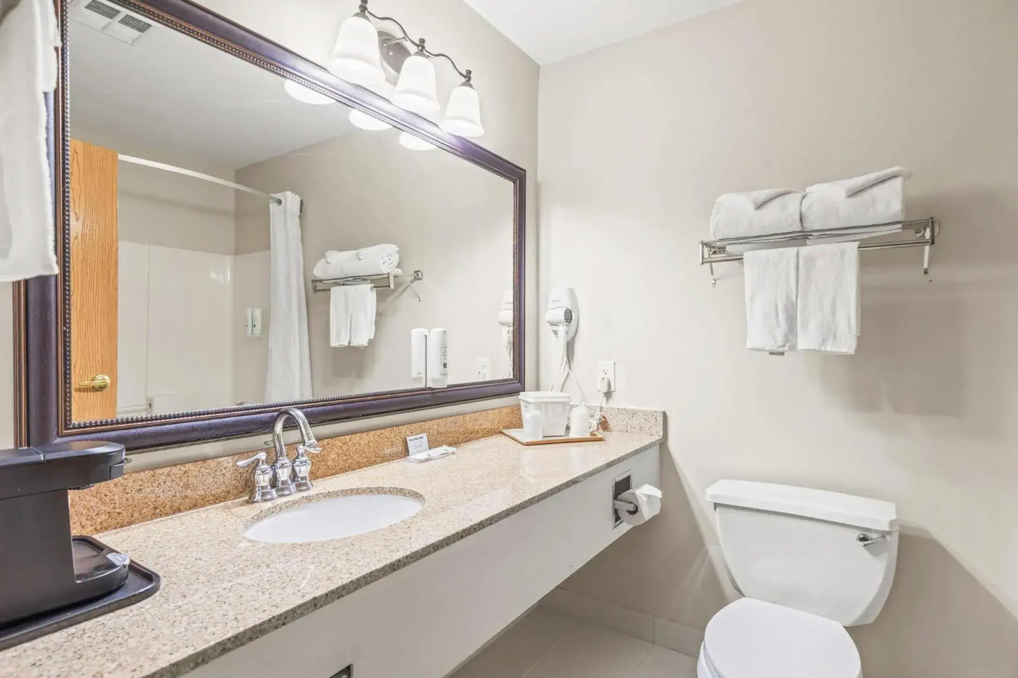 Bedroom in Quality Inn & Suites On The River Bedroom in Quality Inn & Suites On The River