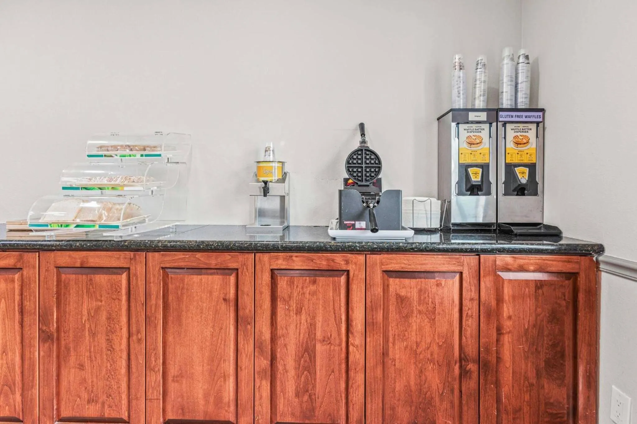 Breakfast in Quality Inn & Suites On The River