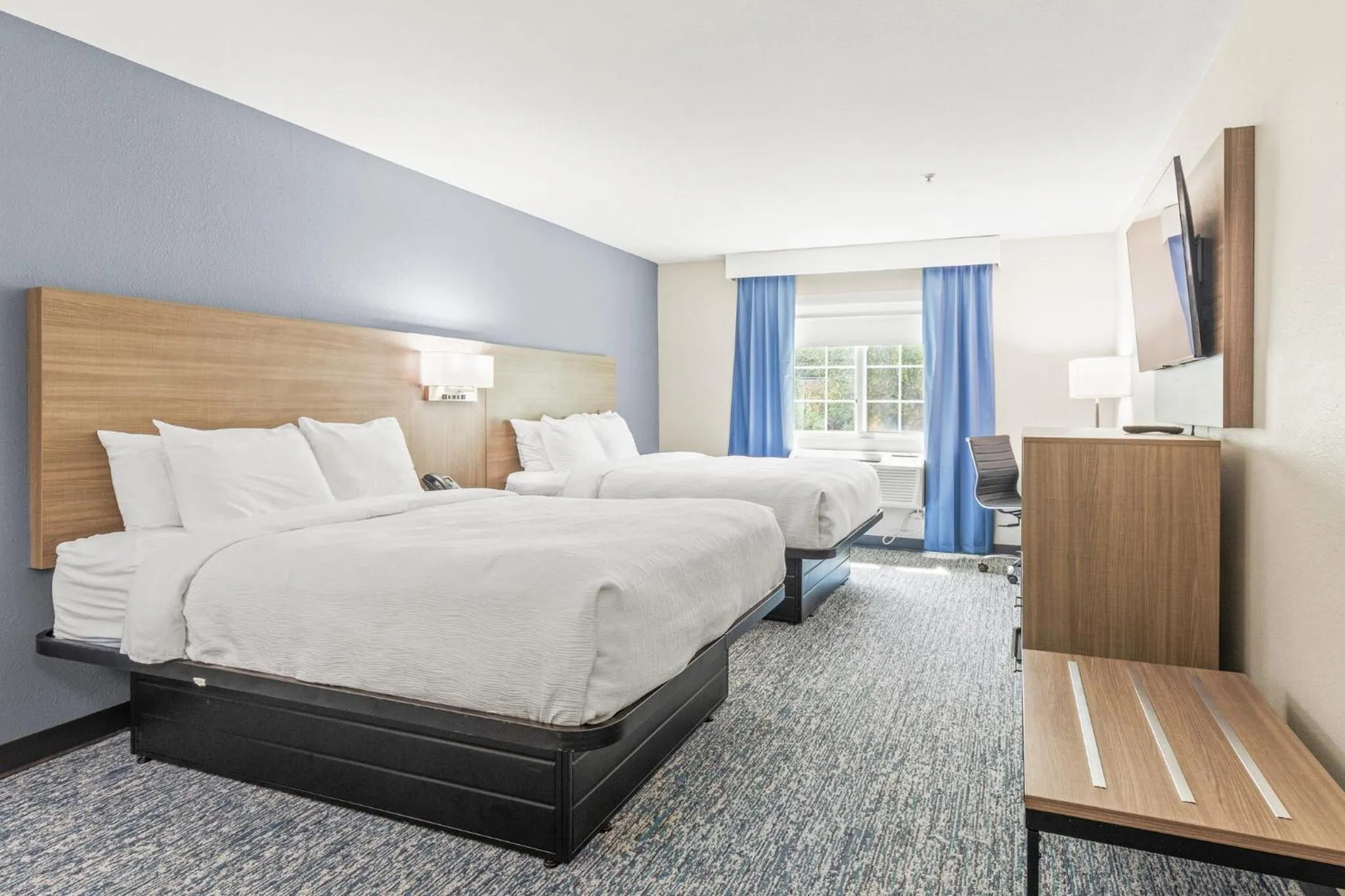 Bed in Quality Inn & Suites On The River