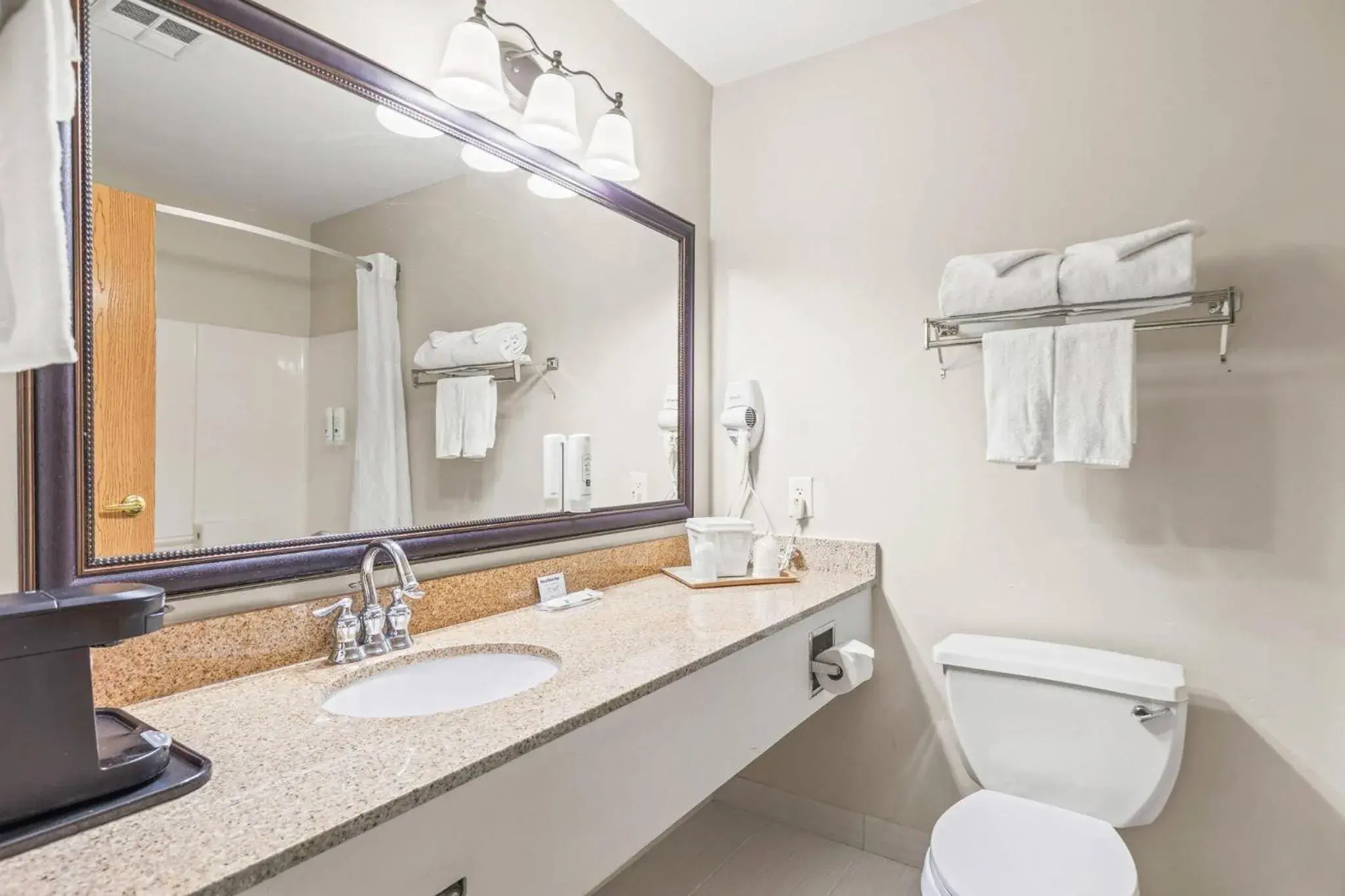 Bedroom in Quality Inn & Suites On The River Bedroom in Quality Inn & Suites On The River