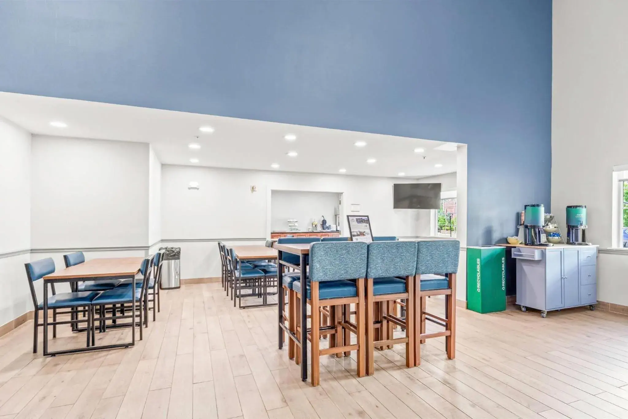 Breakfast in Quality Inn & Suites On The River Breakfast in Quality Inn & Suites On The River