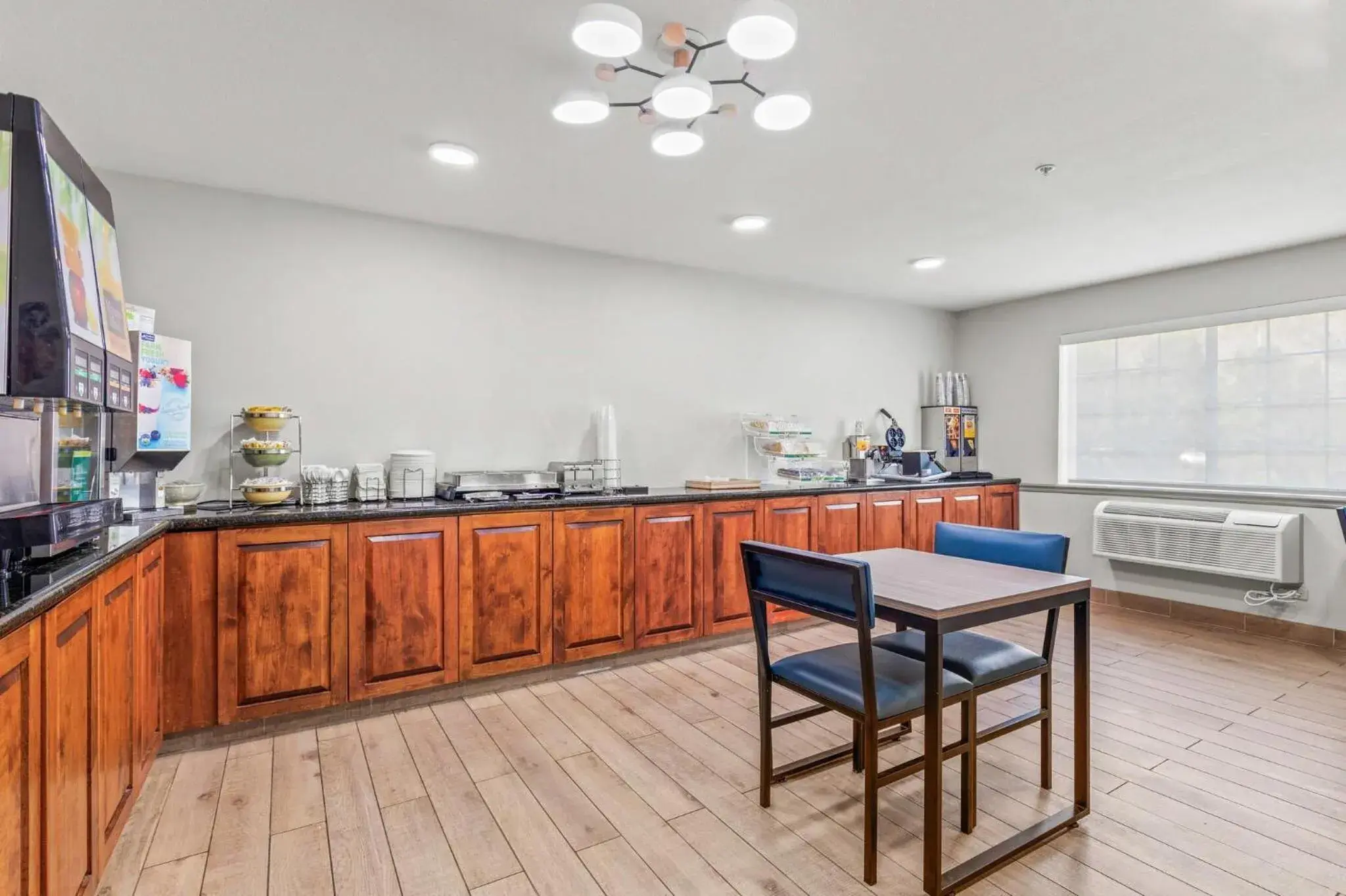 Breakfast in Quality Inn & Suites On The River Breakfast in Quality Inn & Suites On The River