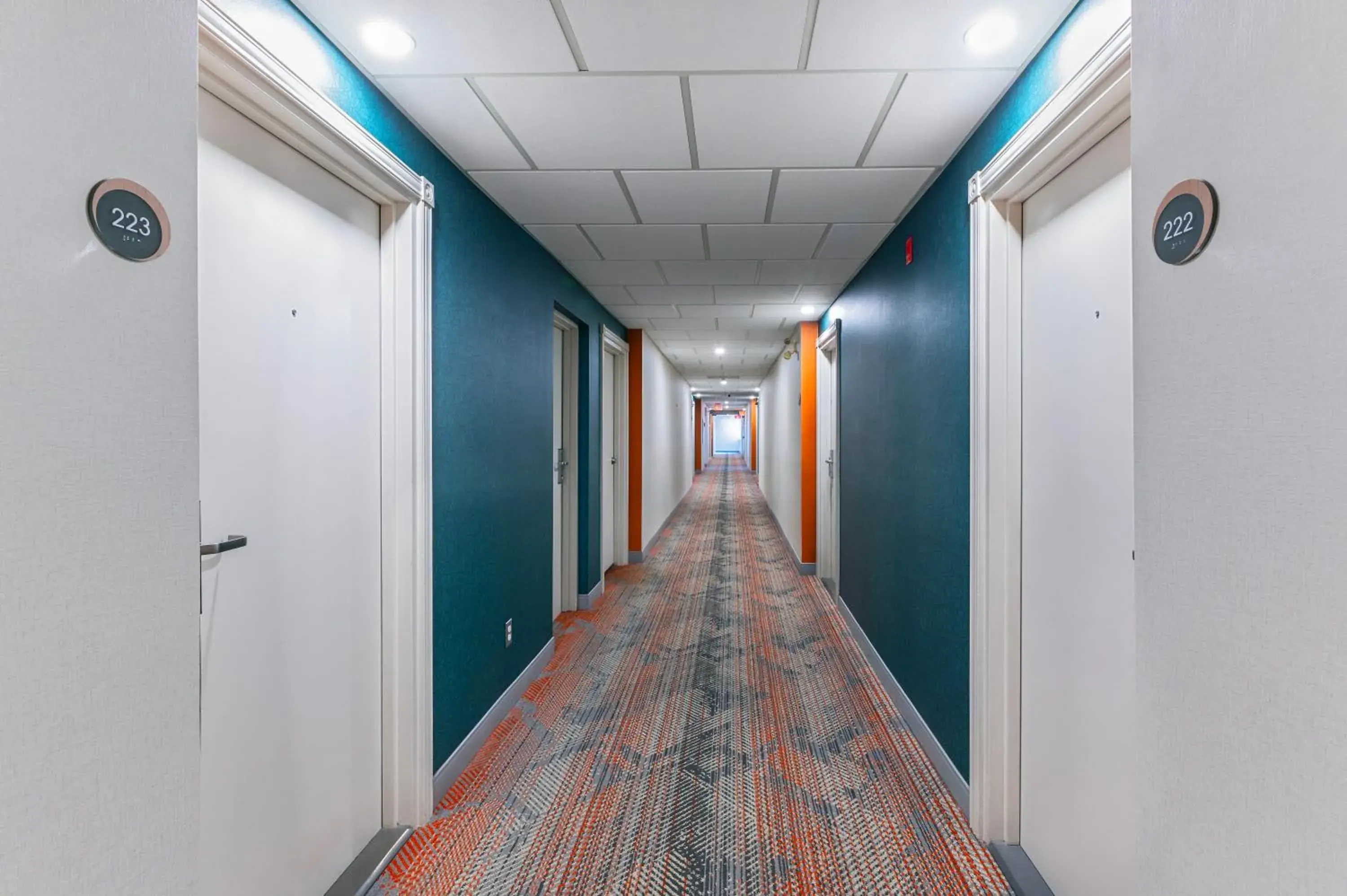 Property building in Quality Suites London Property building in Quality Suites London