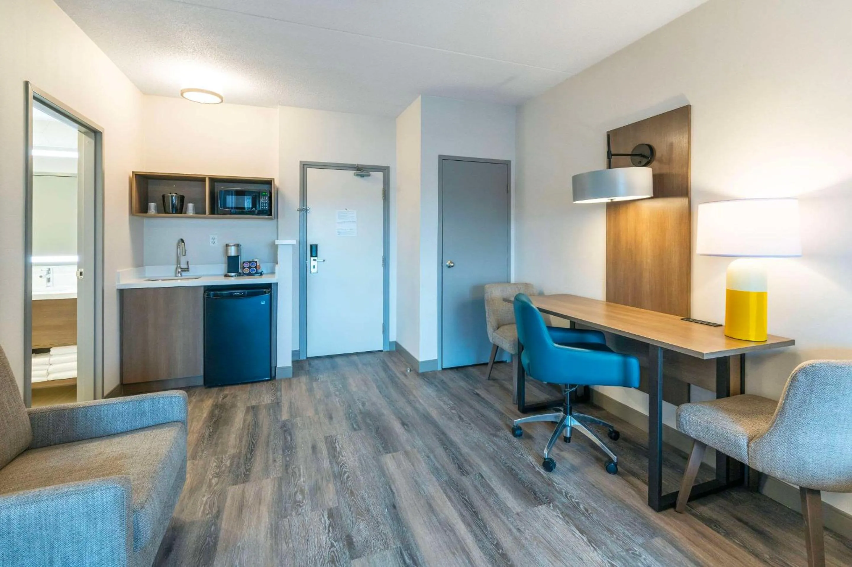 Bedroom in Quality Suites London