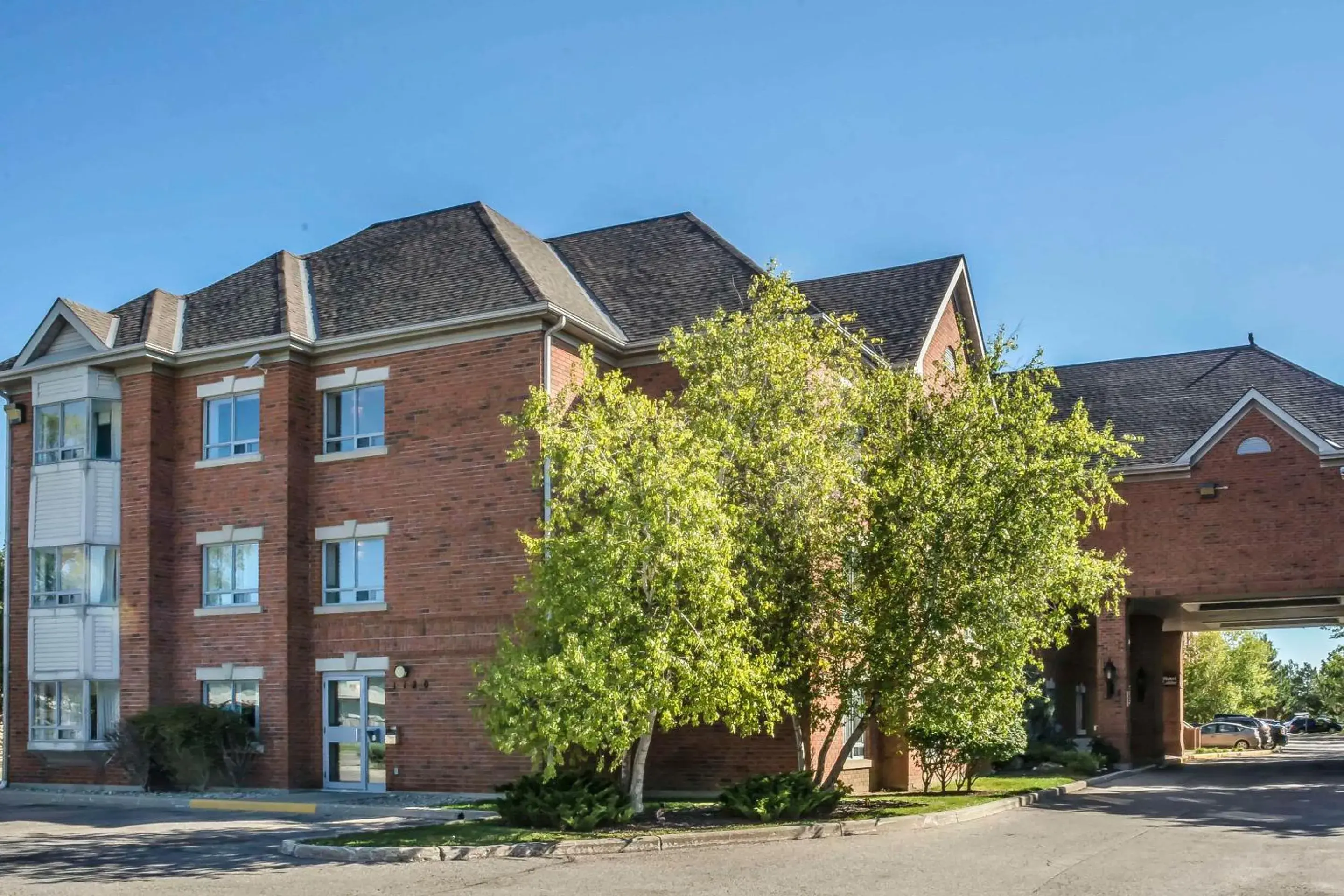 Property building in Quality Suites London Property building in Quality Suites London