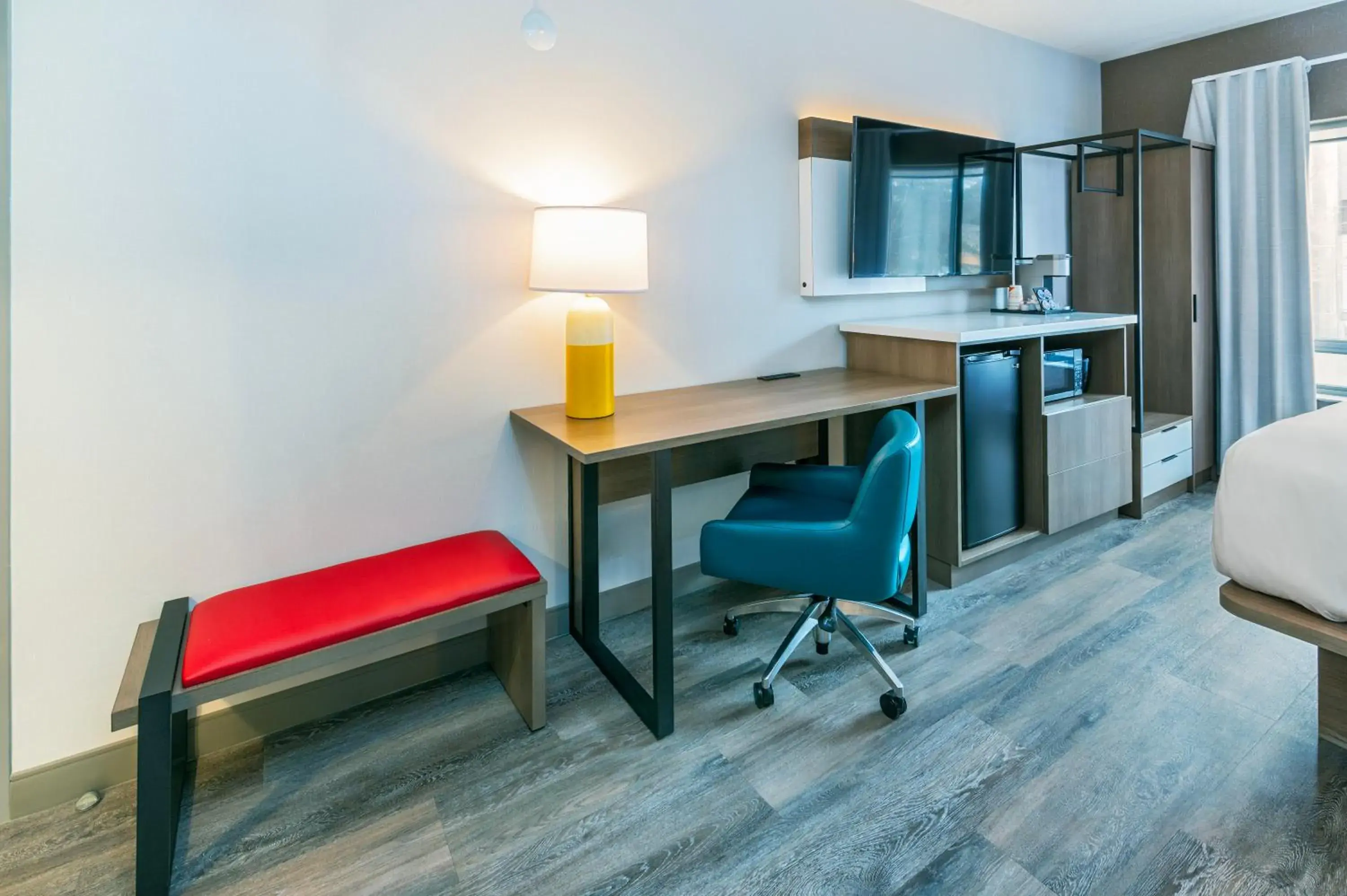 TV and multimedia in Quality Suites London TV and multimedia in Quality Suites London