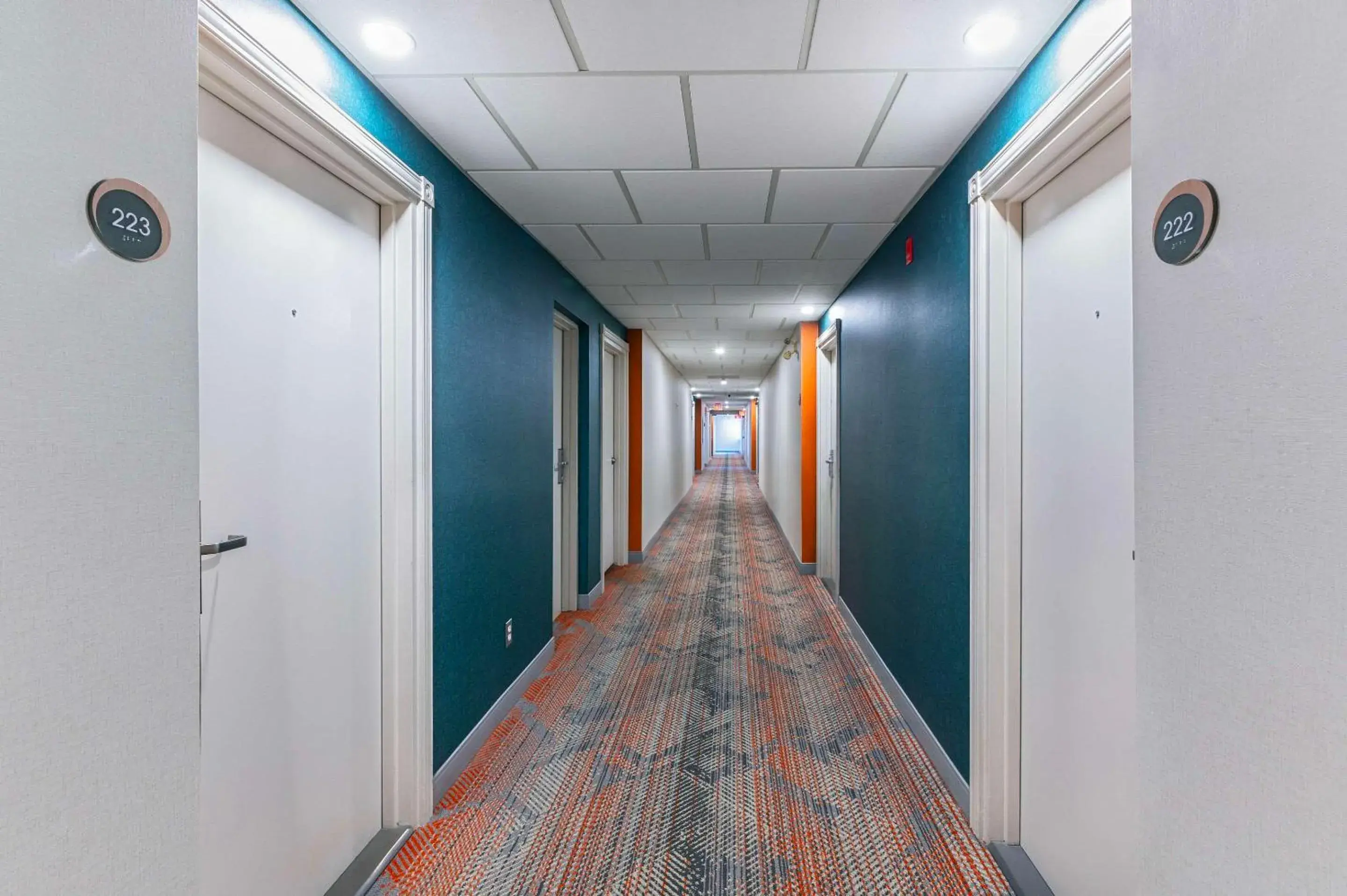 Lobby or reception in Quality Suites London Lobby or reception in Quality Suites London