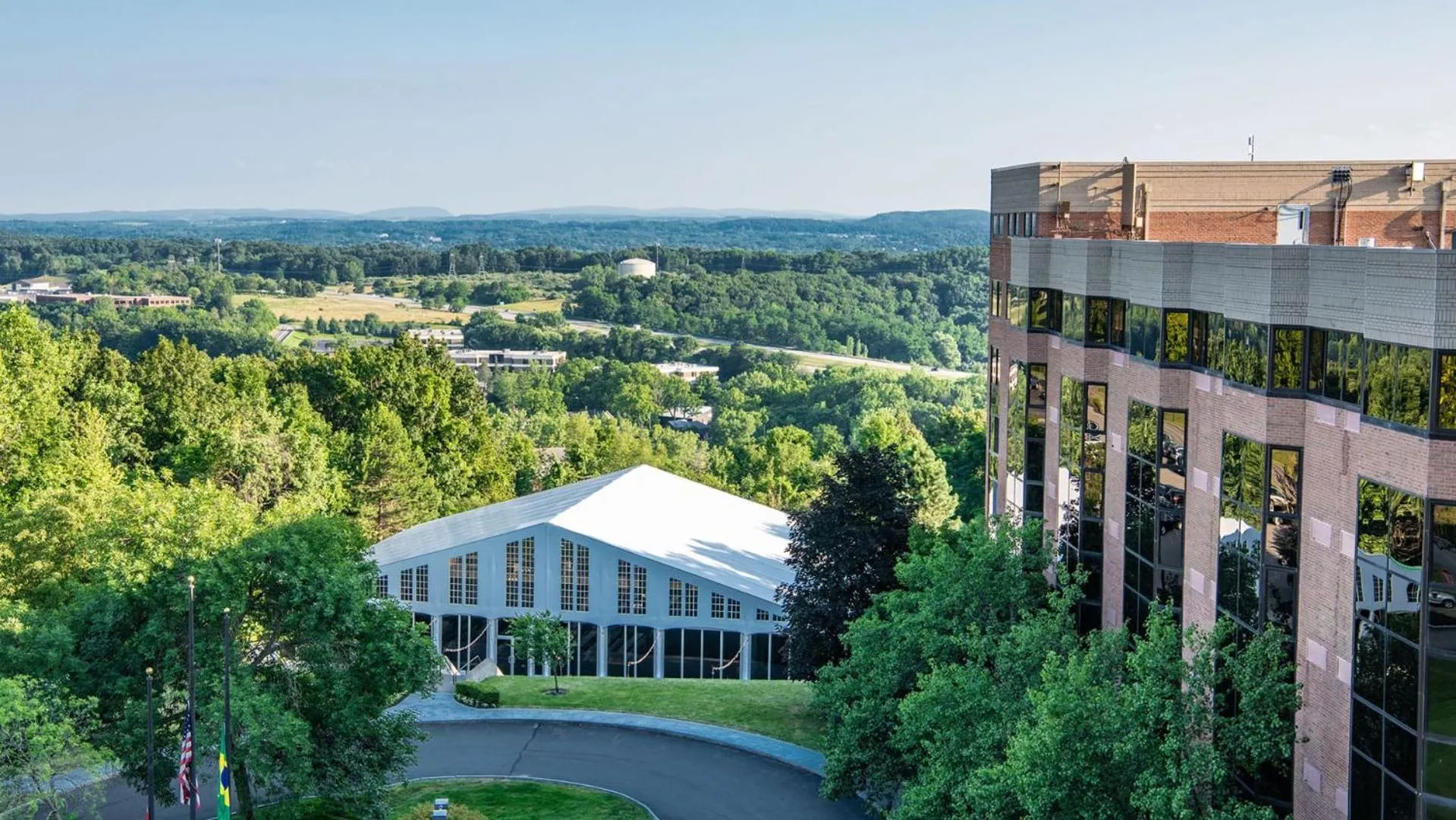 Property building in Woodcliff Hotel and Spa