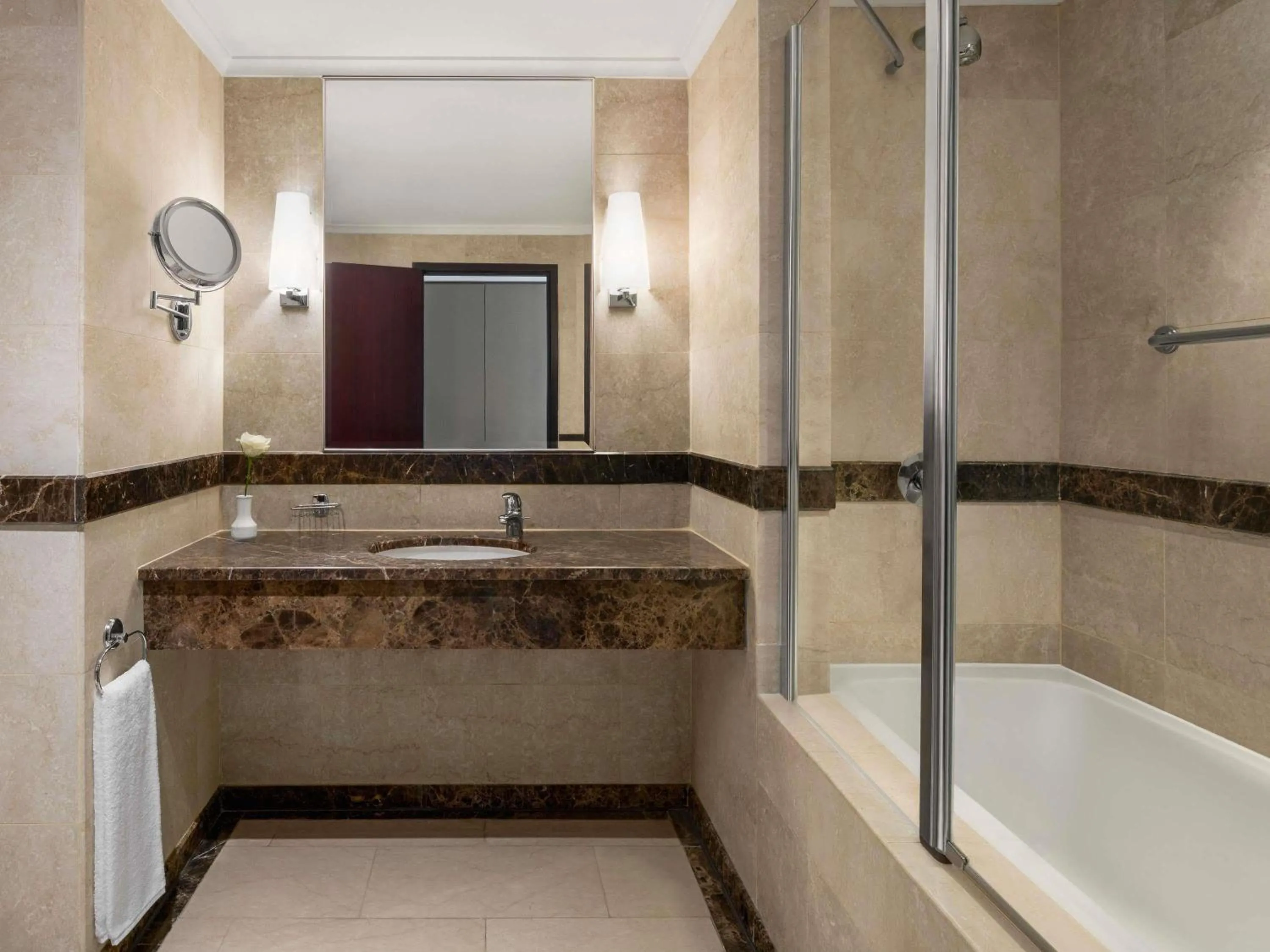 Bedroom in Anwar Al Madinah Mövenpick