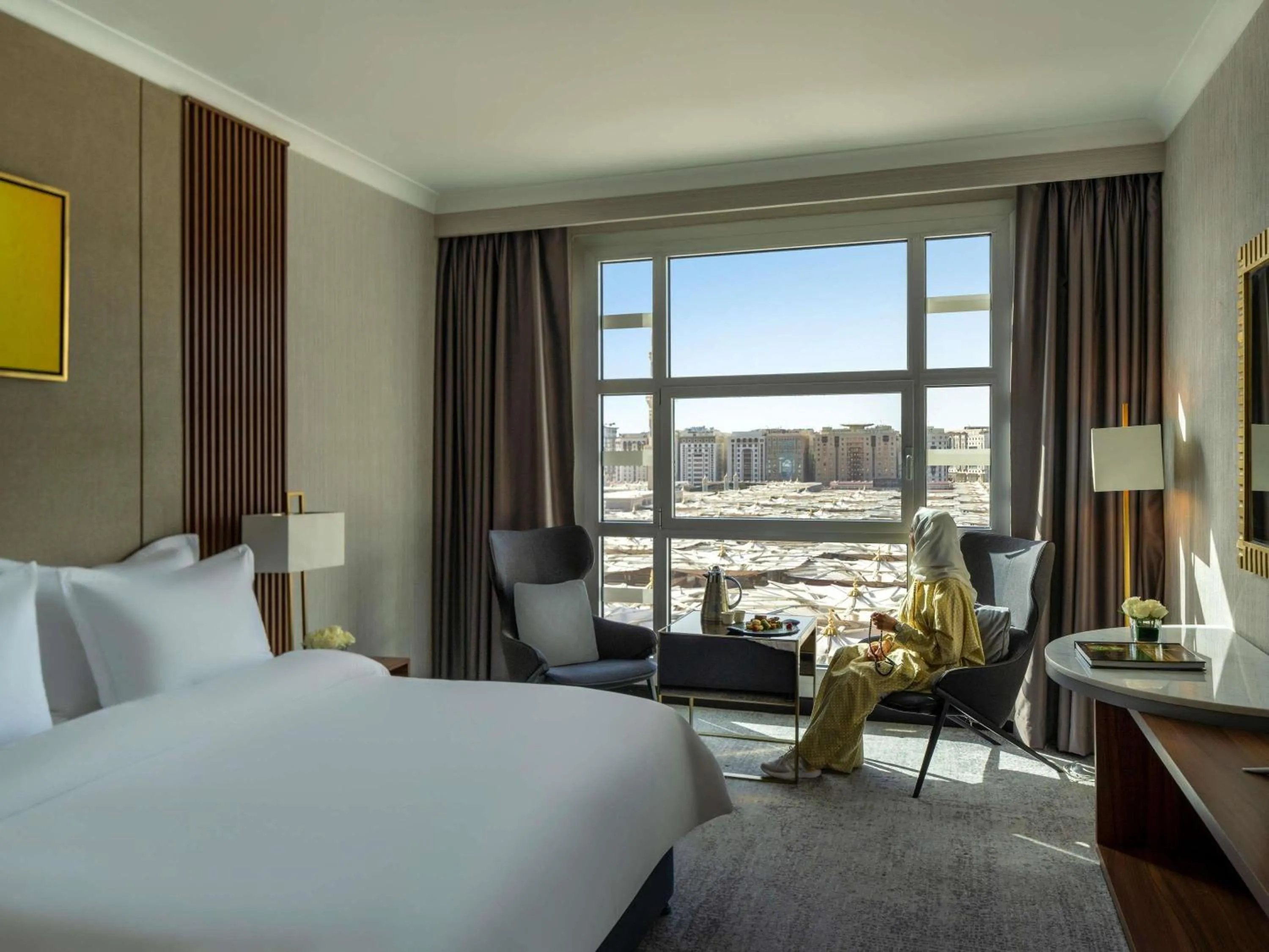 Property building, Bed in Anwar Al Madinah Mövenpick