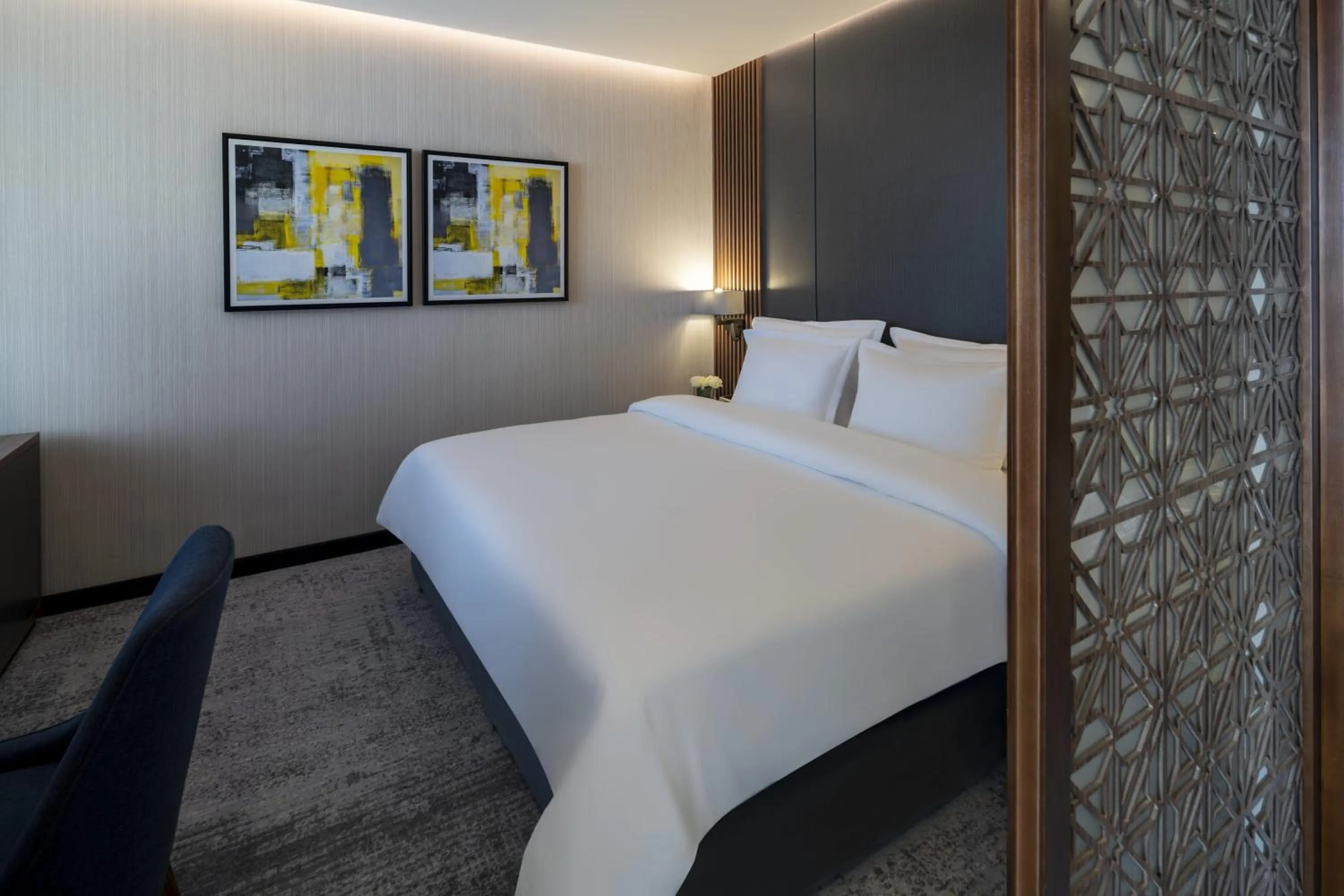 Bedroom, Bed in Anwar Al Madinah Mövenpick