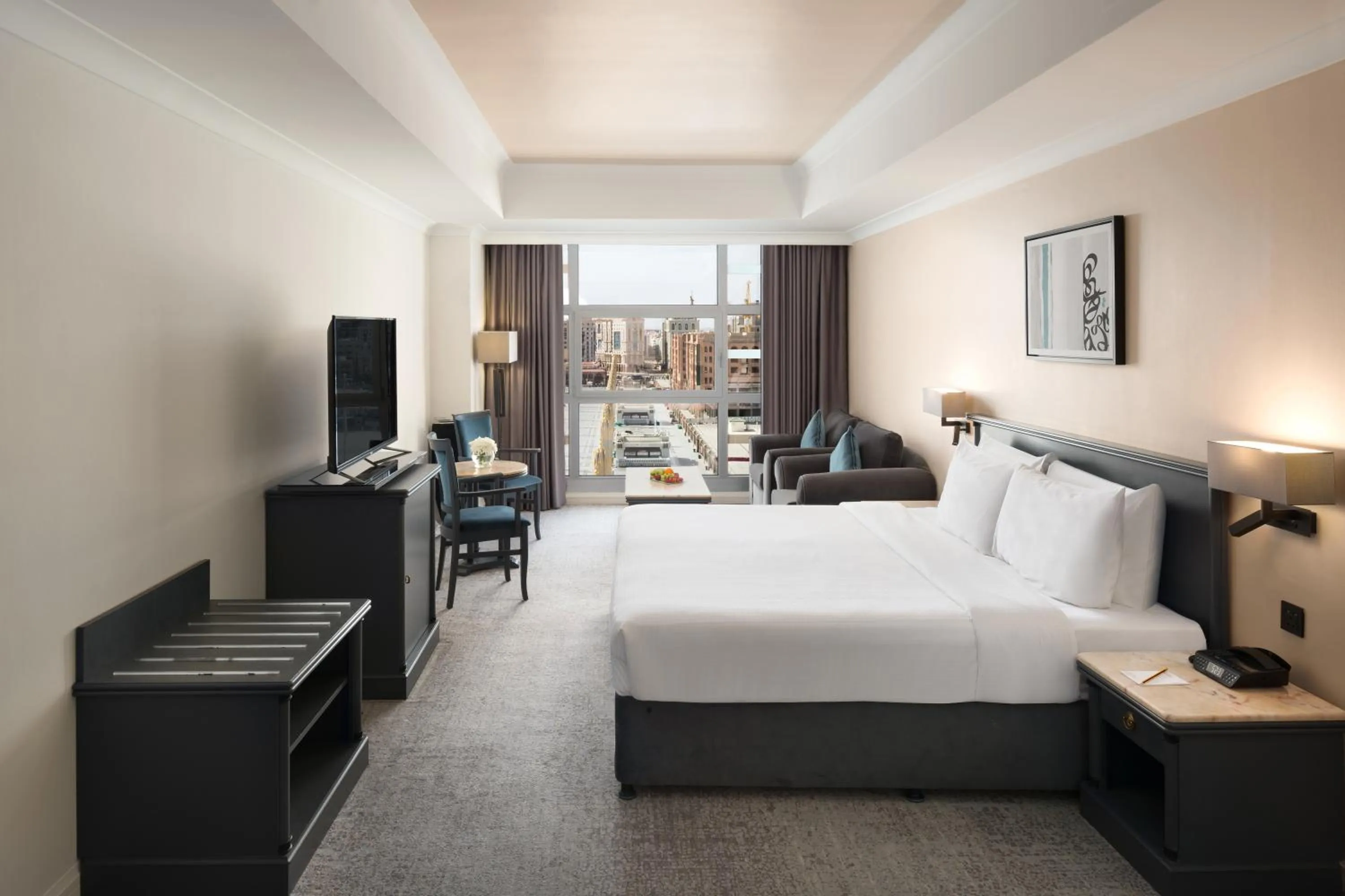 Photo of the whole room, Bed in Anwar Al Madinah Mövenpick