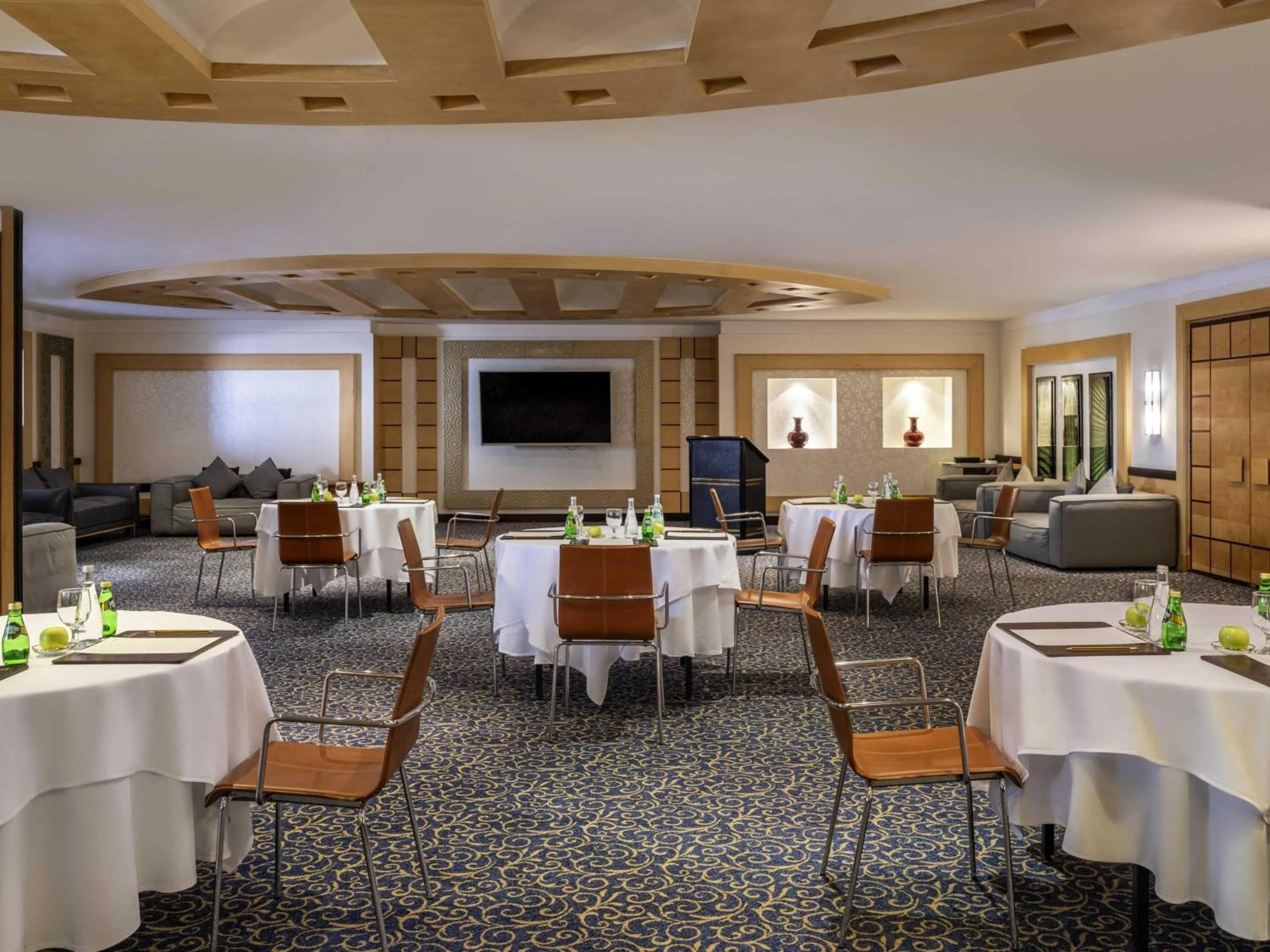 Meeting/conference room in Anwar Al Madinah Mövenpick