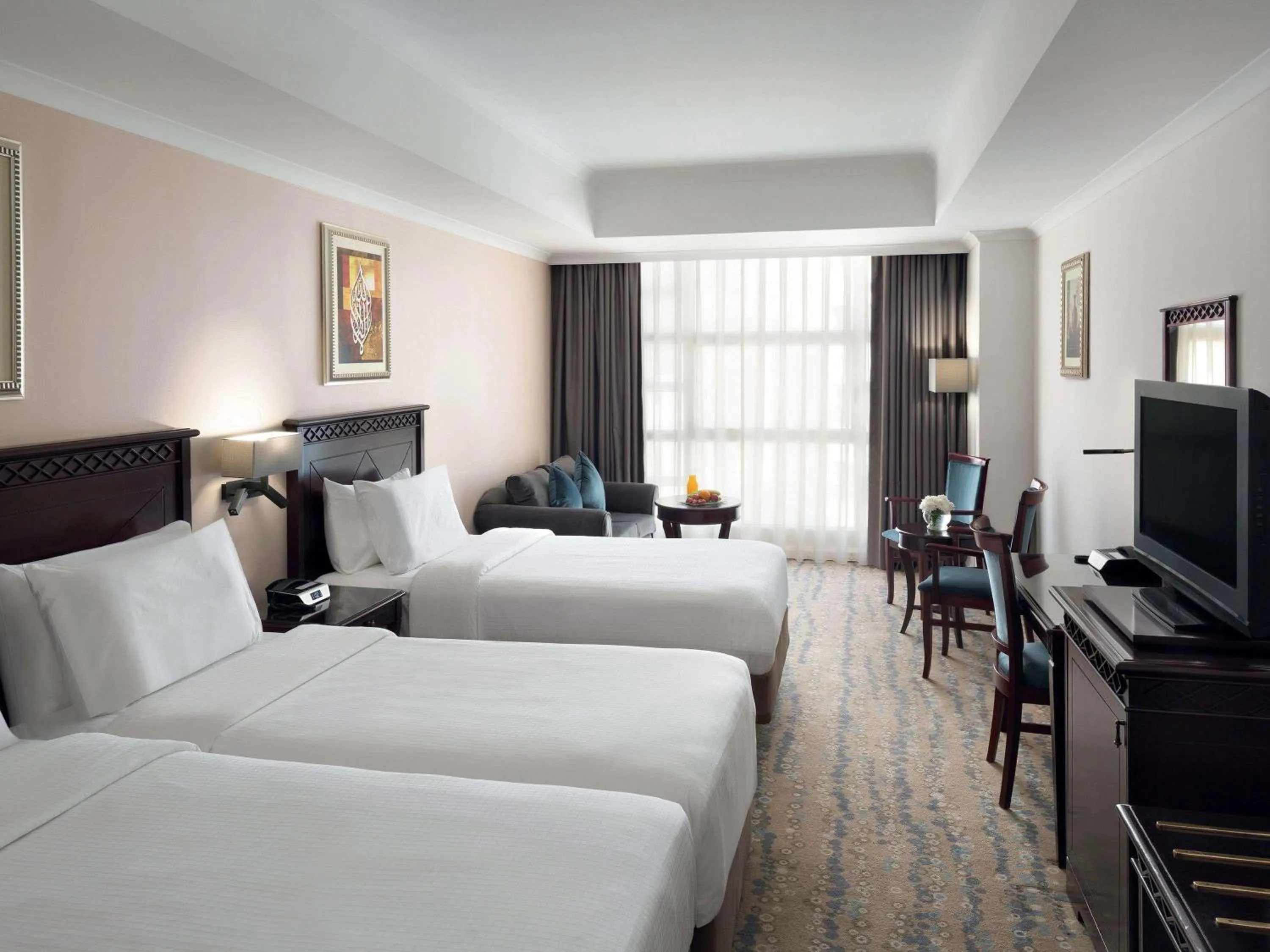 Bedroom, Bed in Anwar Al Madinah Mövenpick