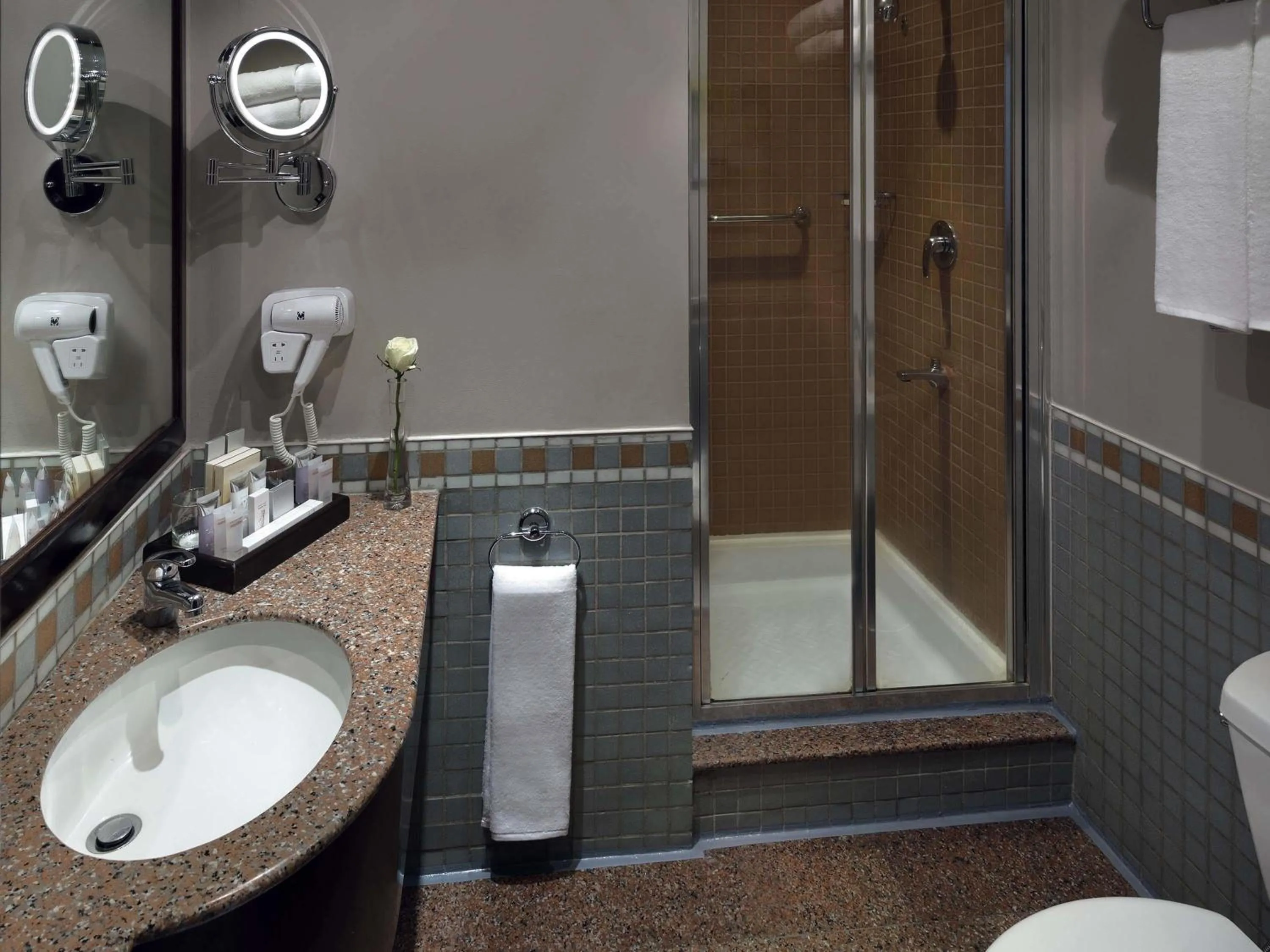 Bedroom in Anwar Al Madinah Mövenpick