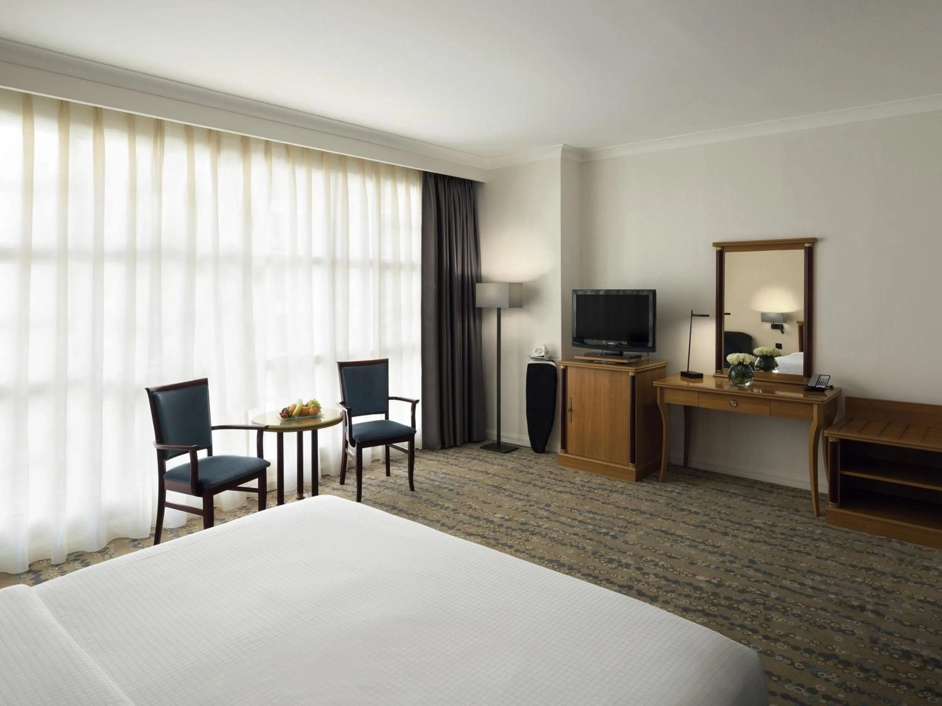 Bedroom, Bed in Anwar Al Madinah Mövenpick