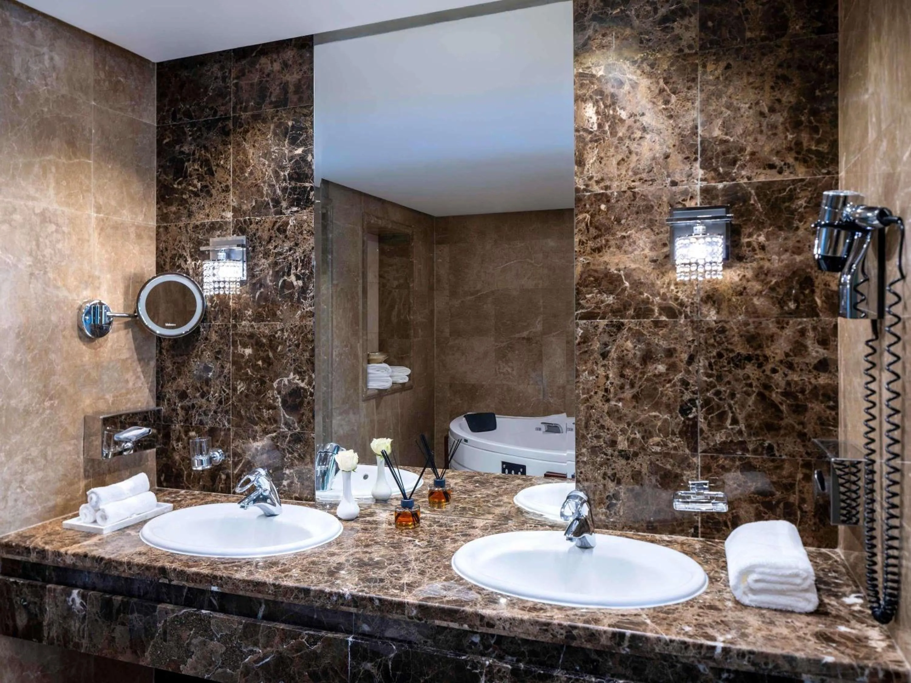 Bedroom in Anwar Al Madinah Mövenpick