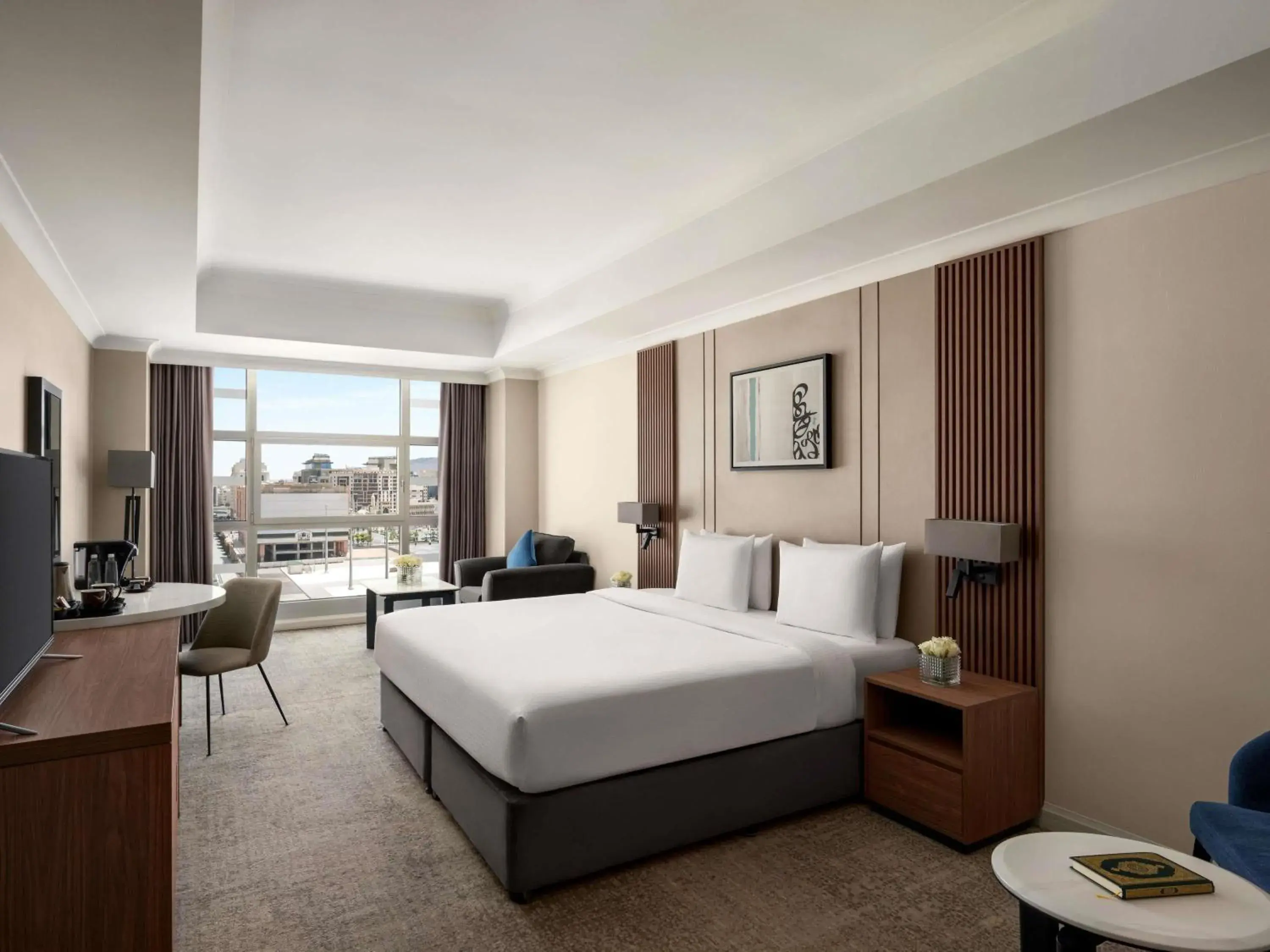 Bedroom, Bed in Anwar Al Madinah Mövenpick Bedroom, Bed in Anwar Al Madinah Mövenpick