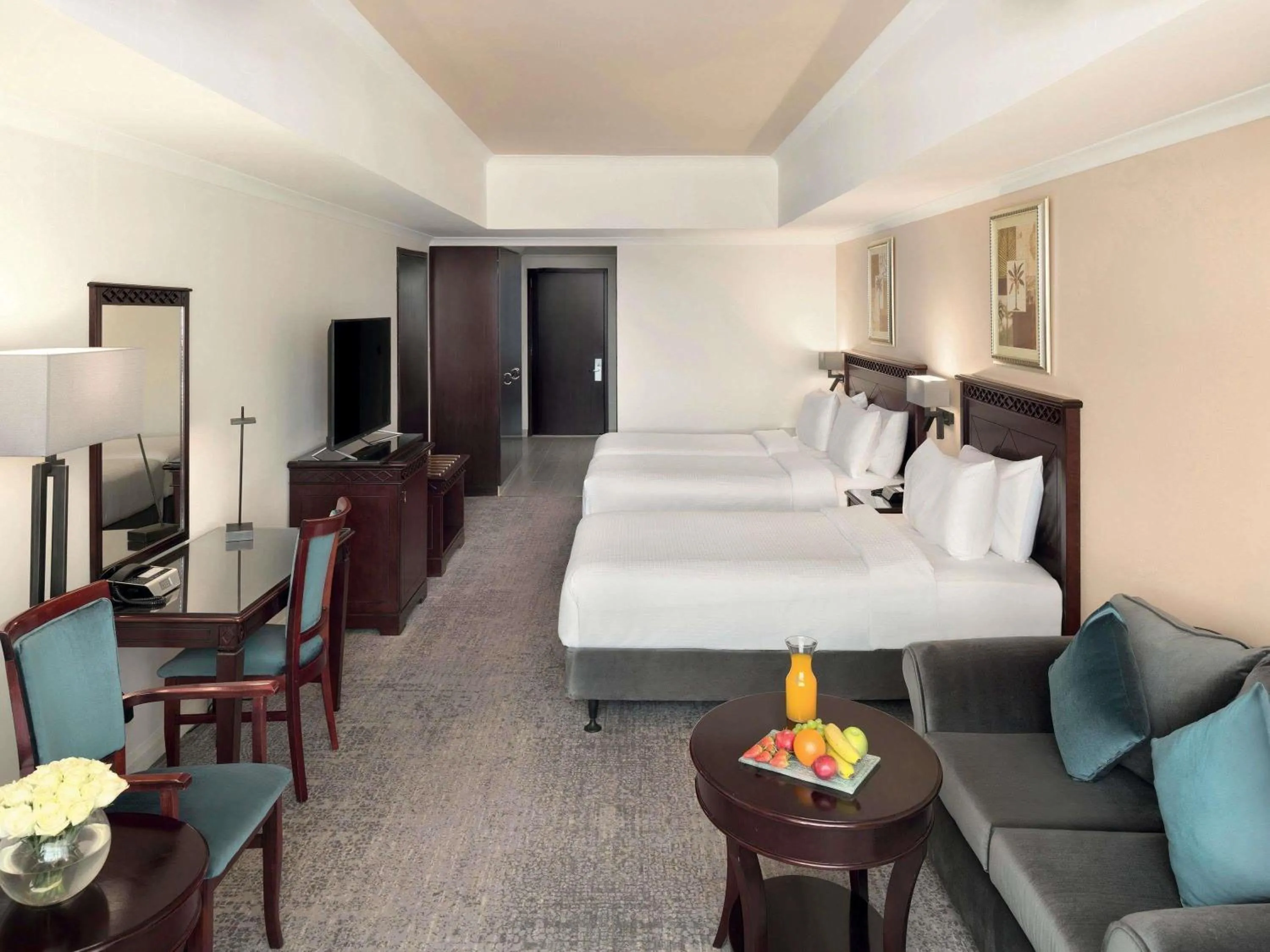 Bedroom, Bed in Anwar Al Madinah Mövenpick