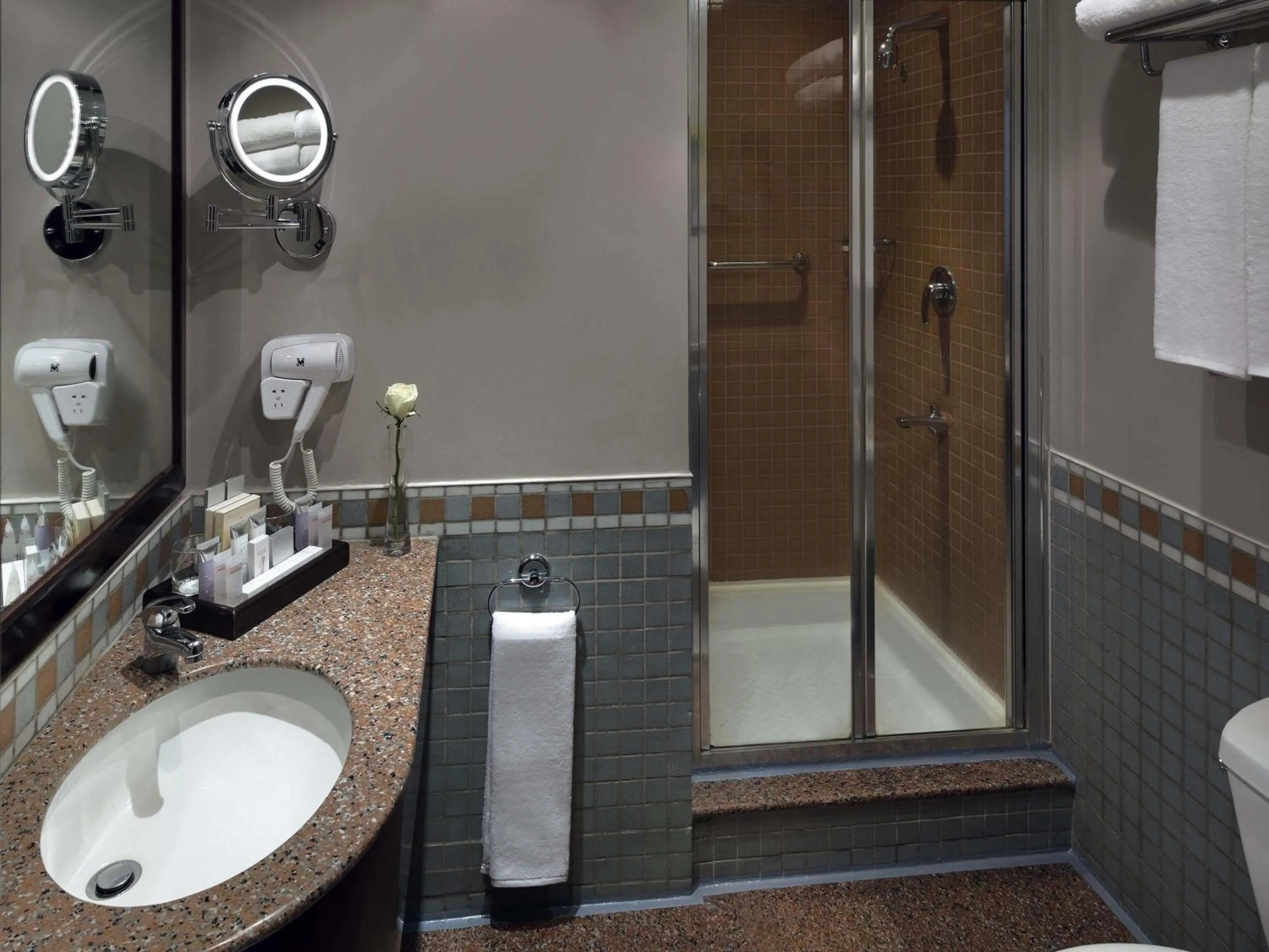 Bedroom in Anwar Al Madinah Mövenpick