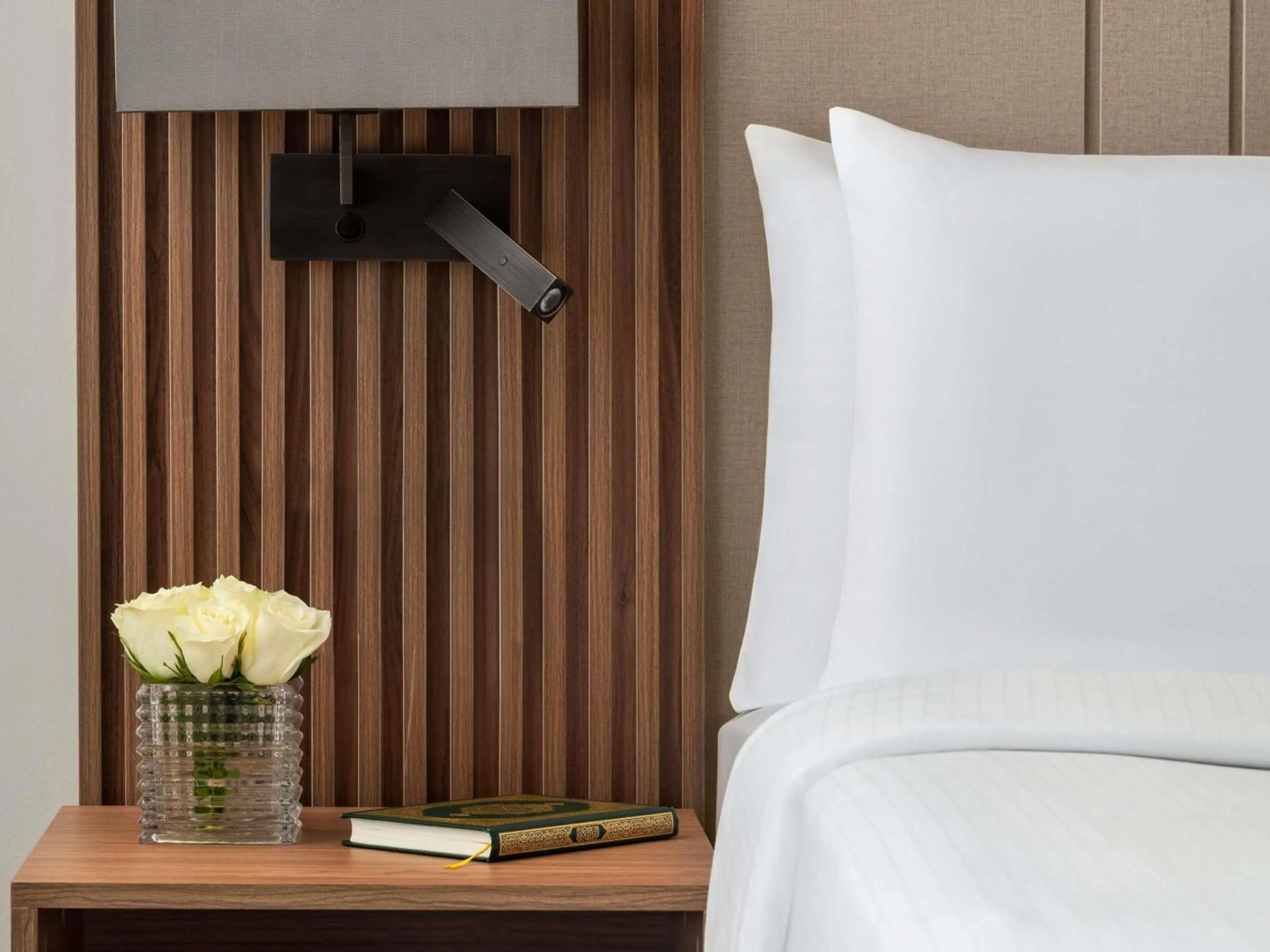 Bedroom, Bed in Anwar Al Madinah Mövenpick