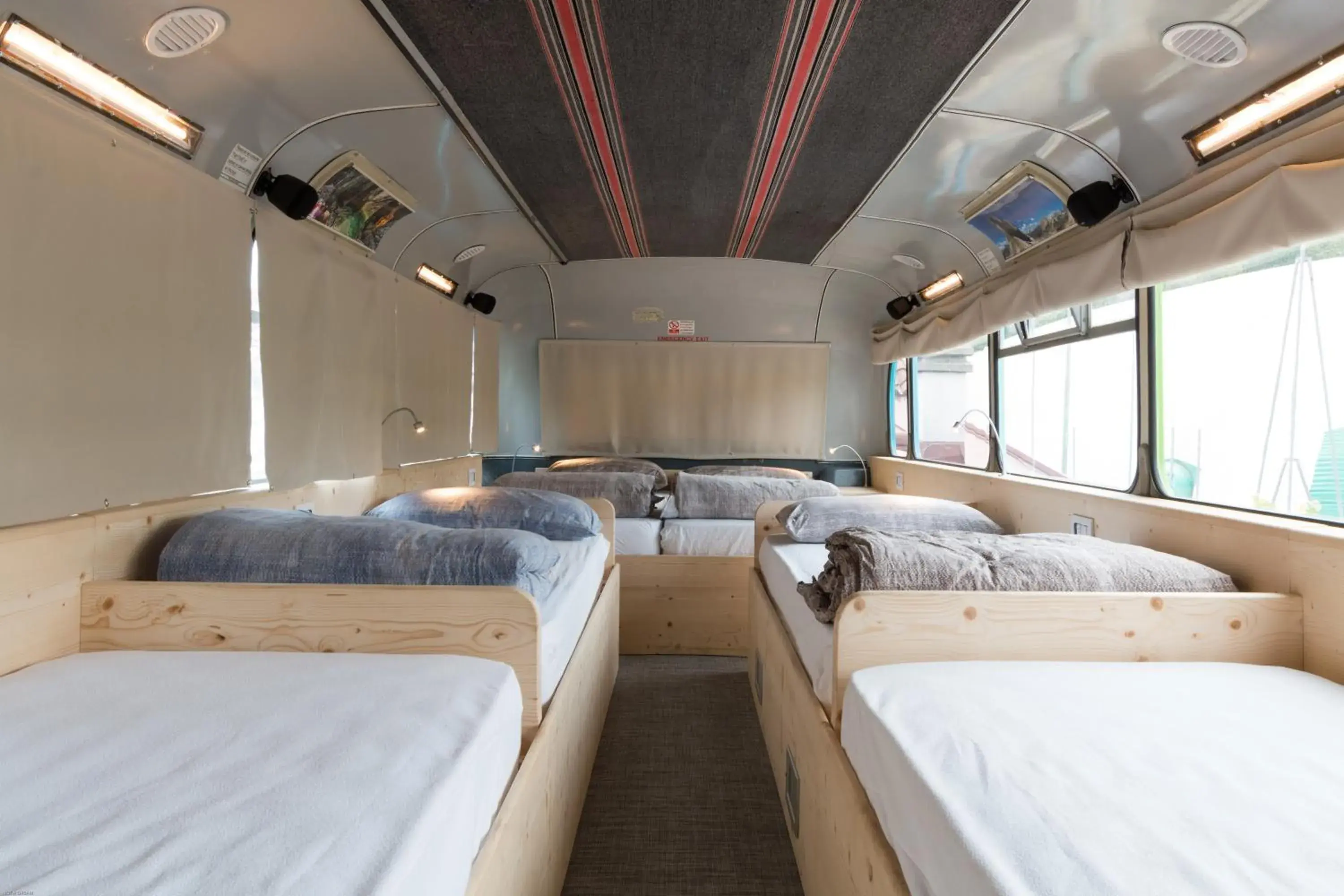 Room for 6 Adults - Split Level in Bed In Bus Room for 6 Adults - Split Level in Bed In Bus