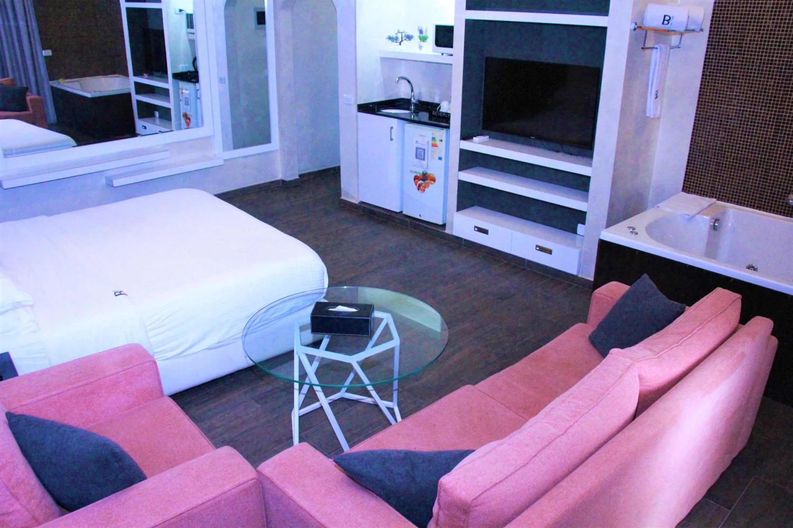 TV and multimedia, Bed in Beverly Hotel Beirut