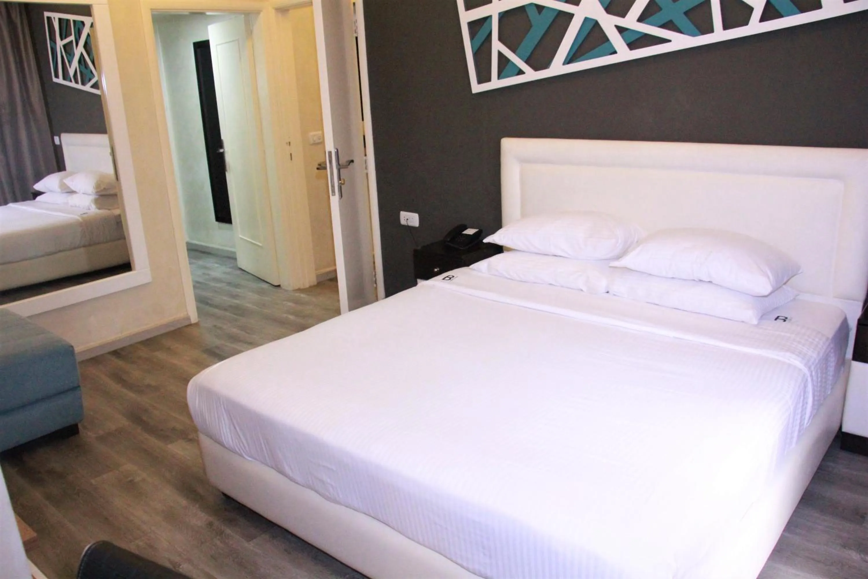 Bedroom, Bed in Beverly Hotel Beirut