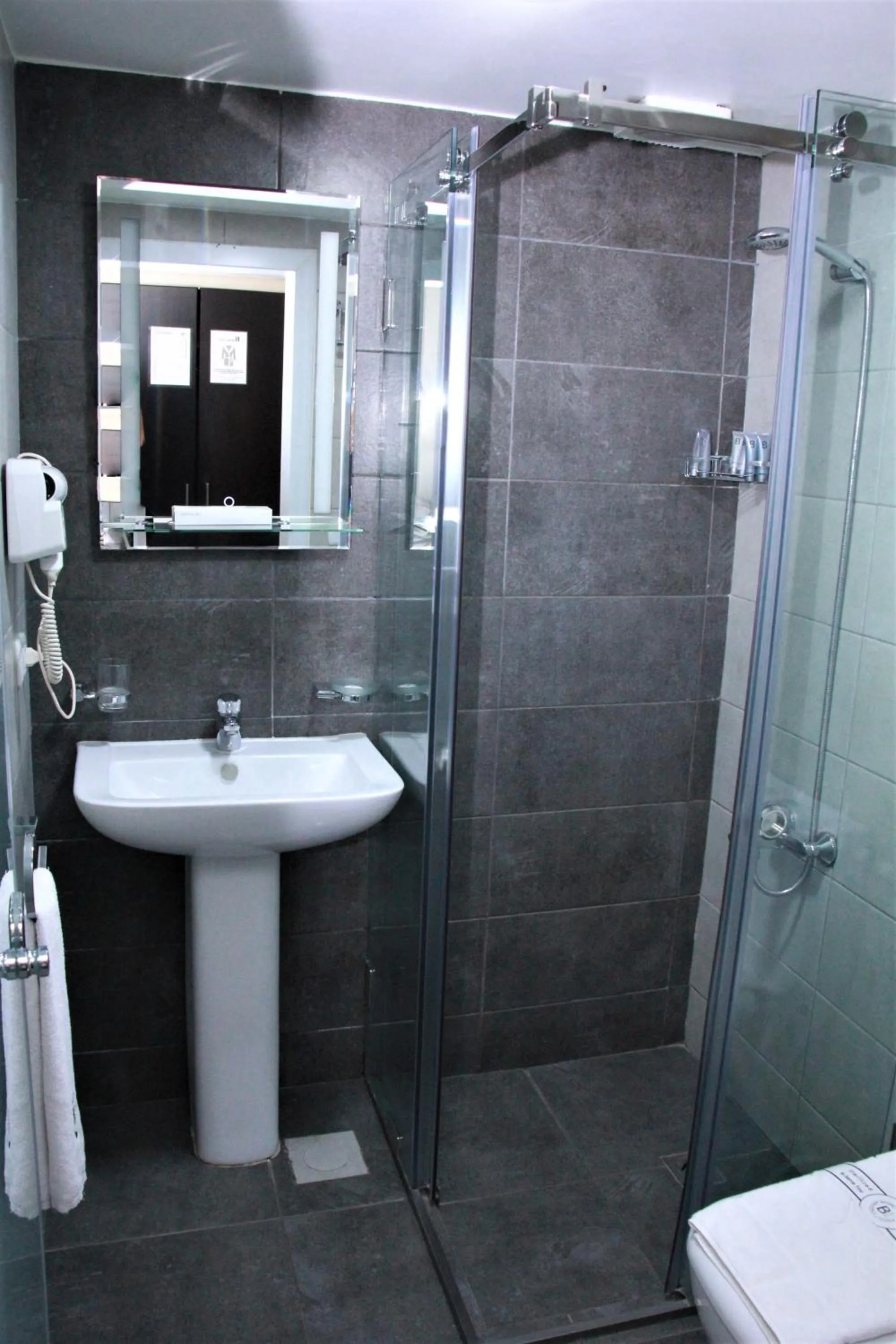 Shower in Beverly Hotel Beirut