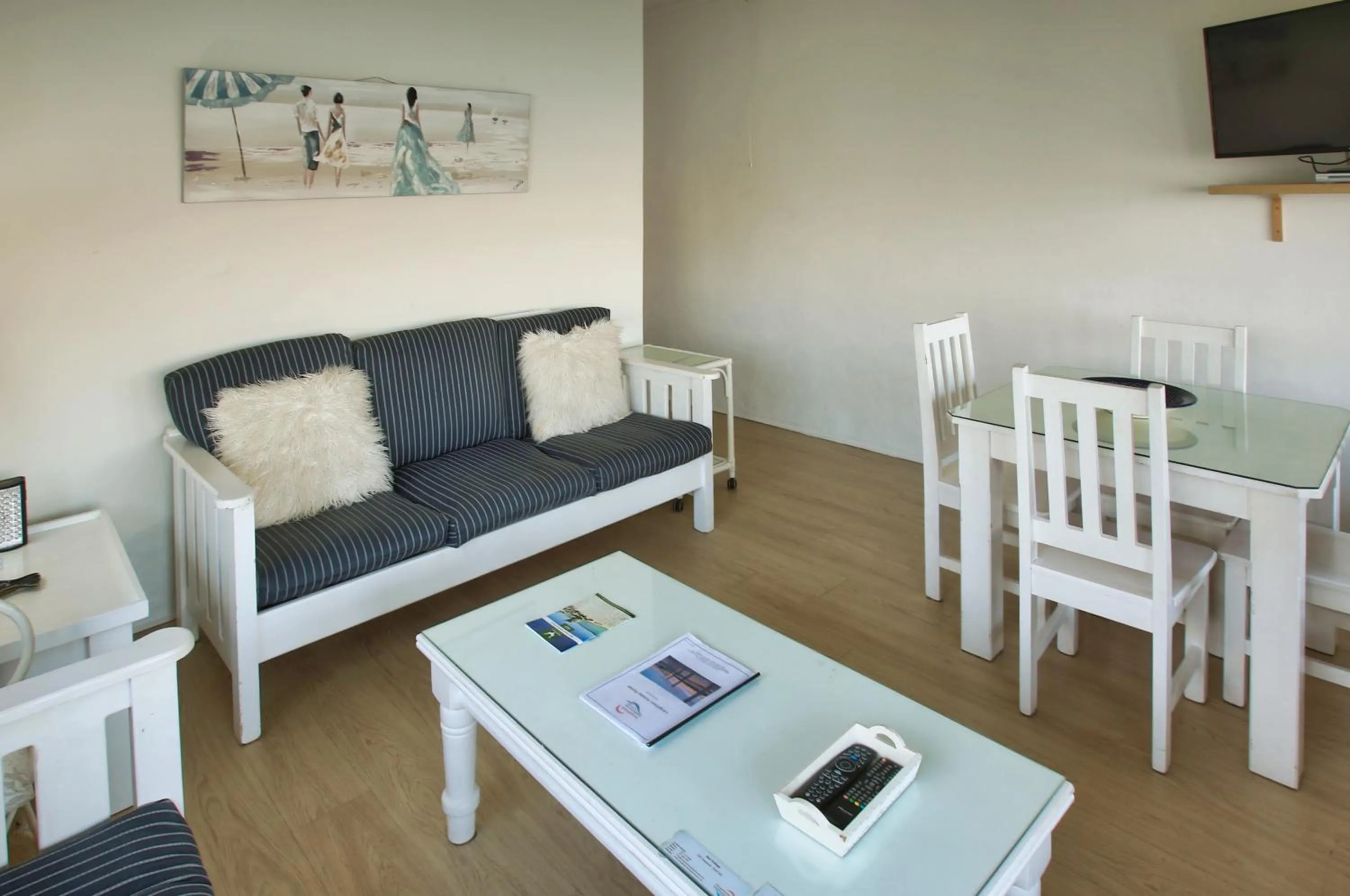 TV and multimedia in Sea Cottage, Langebaan, 4-sleeper