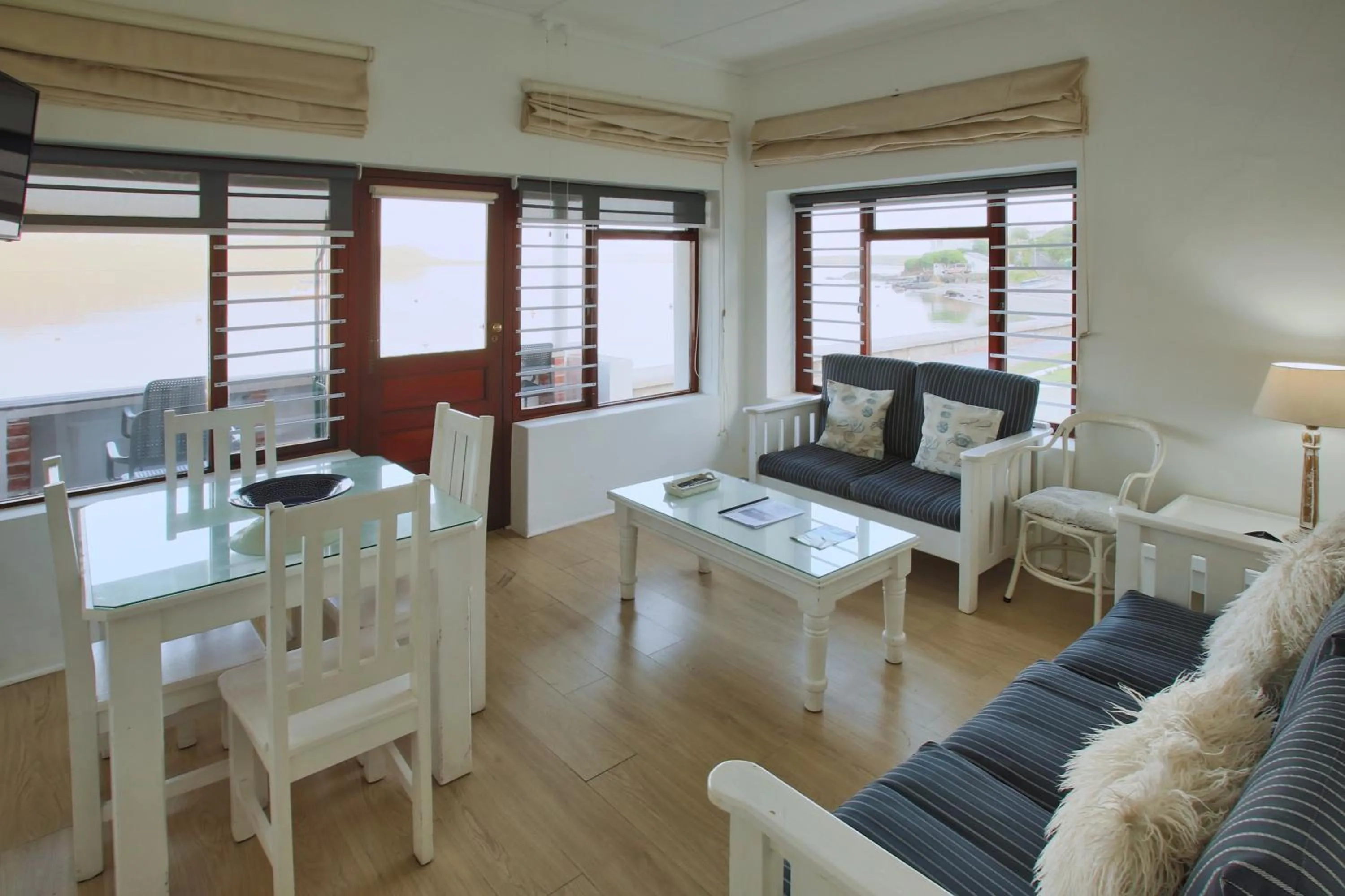 Living room in Sea Cottage, Langebaan, 4-sleeper