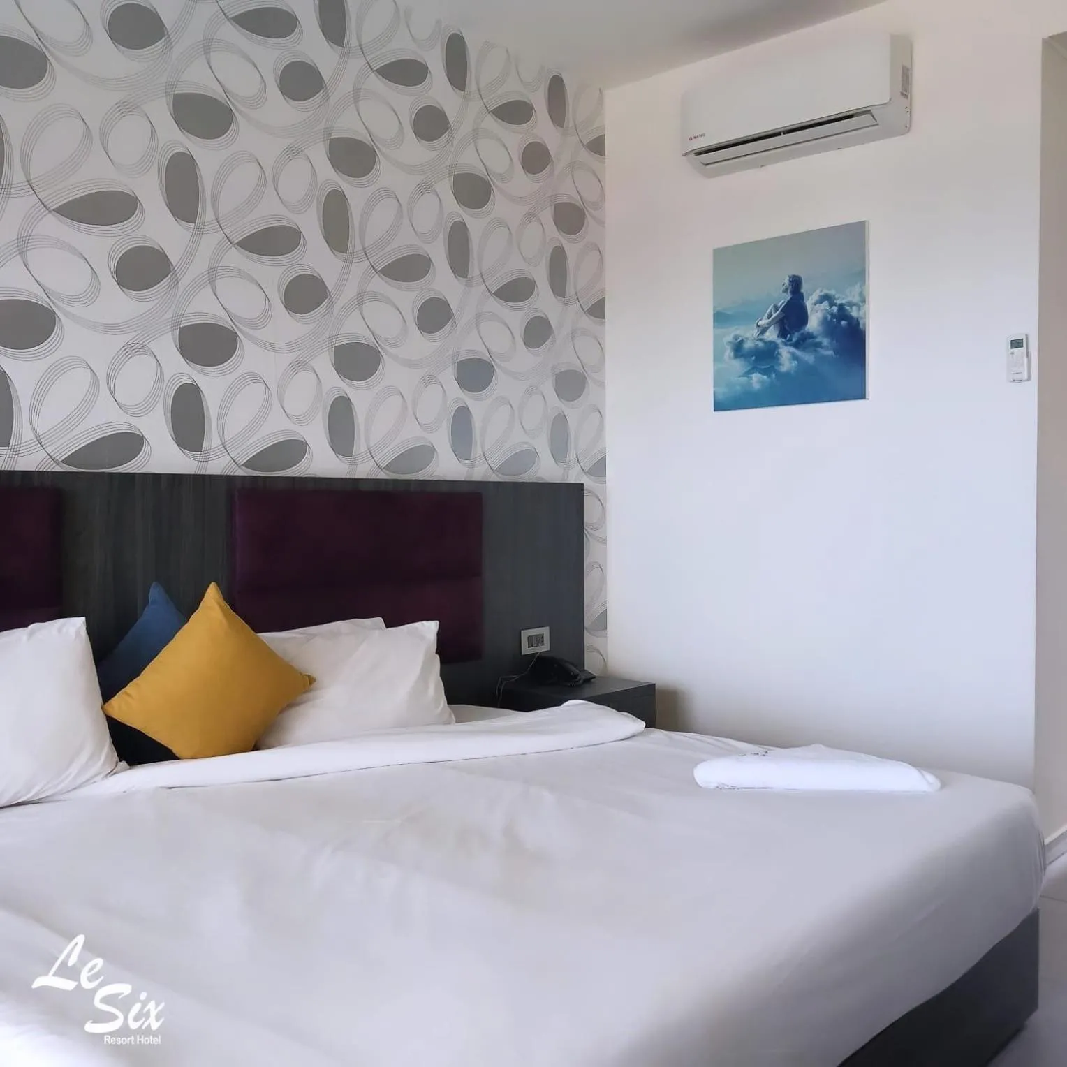 Bed in Le Six Hotel And Resort