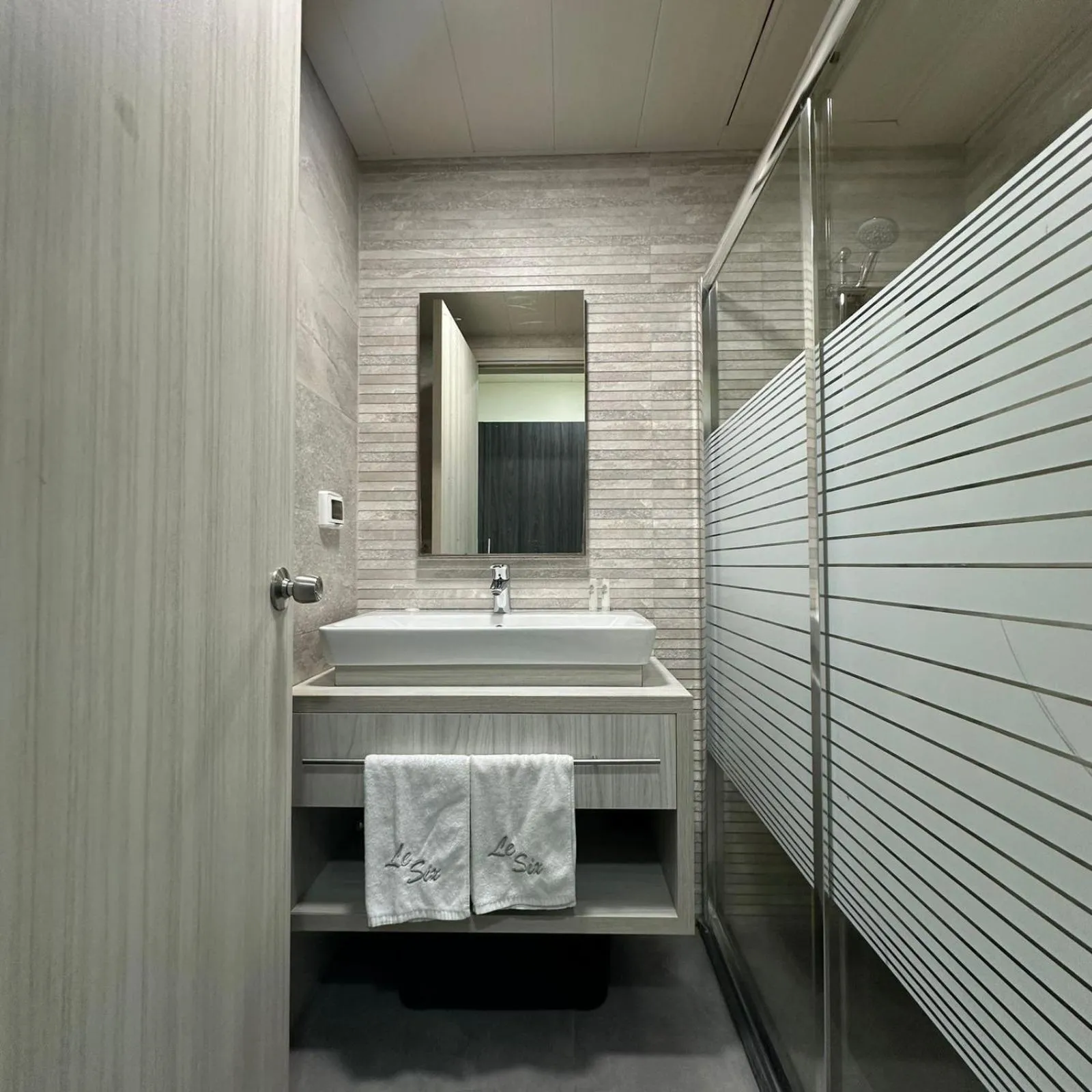 Bathroom in Le Six Hotel And Resort