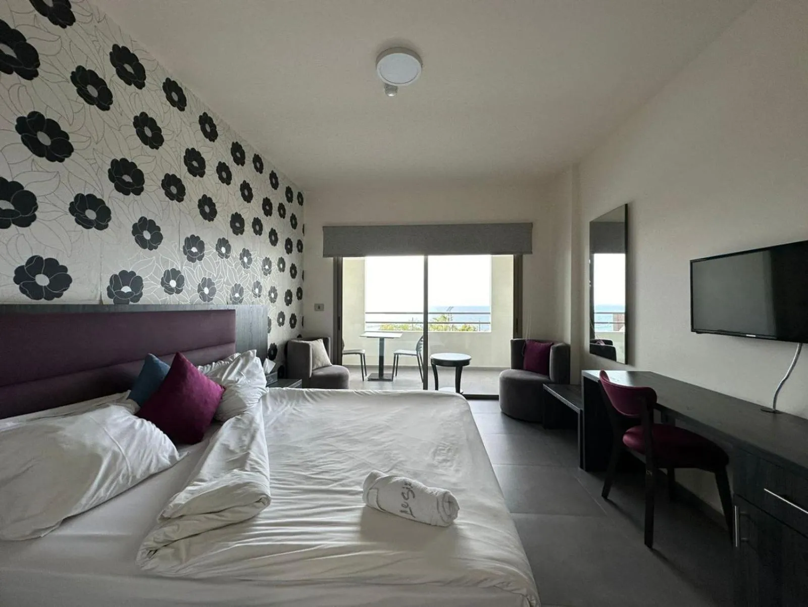 Bed in Le Six Hotel And Resort