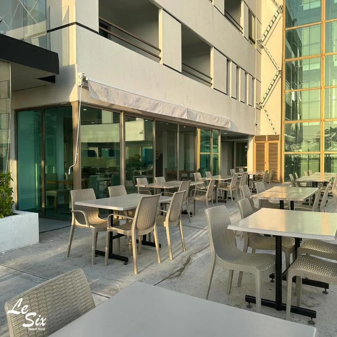 Restaurant/places to eat in Le Six Hotel And Resort