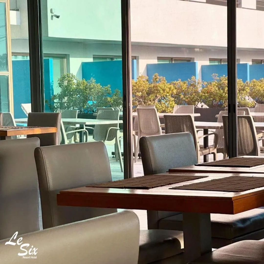 Restaurant/places to eat in Le Six Hotel And Resort