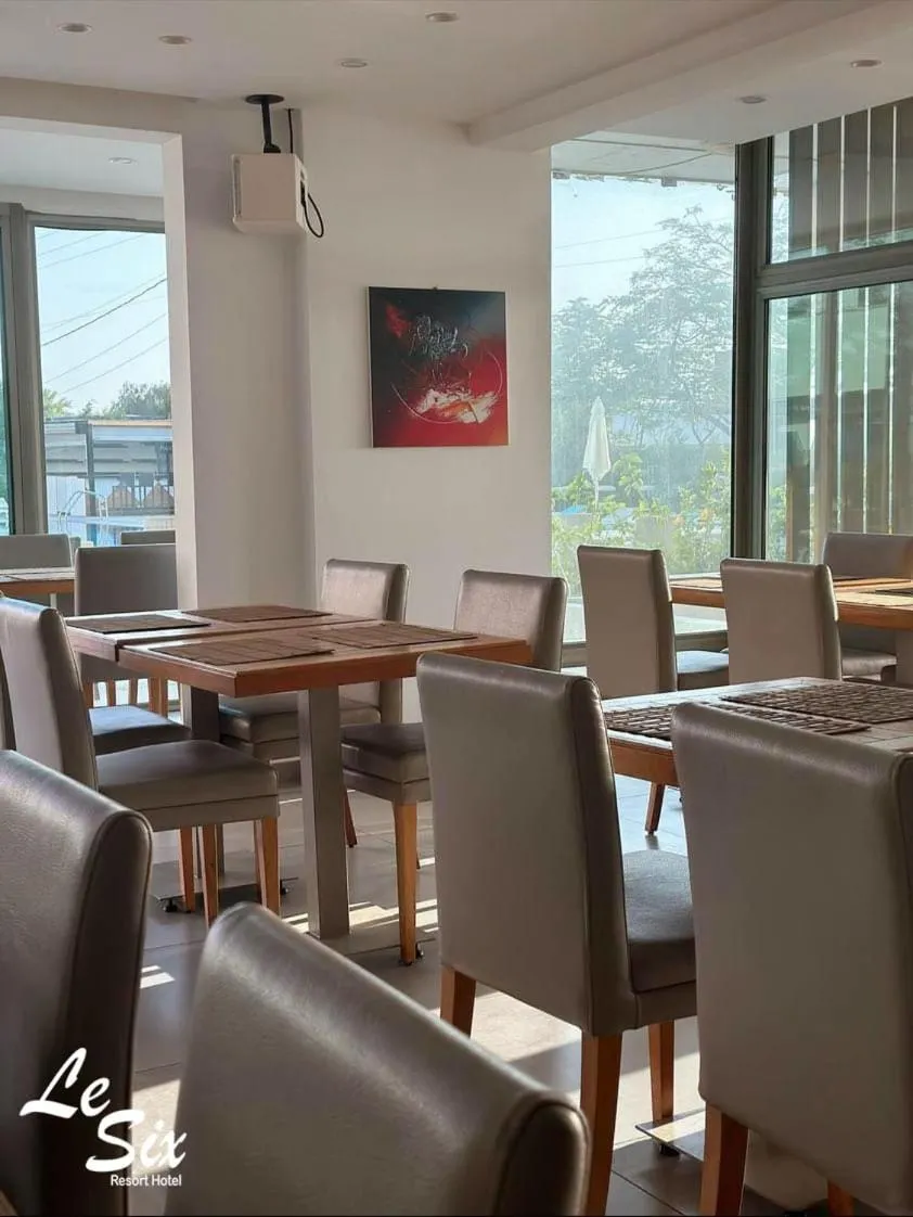 Restaurant/places to eat in Le Six Hotel And Resort